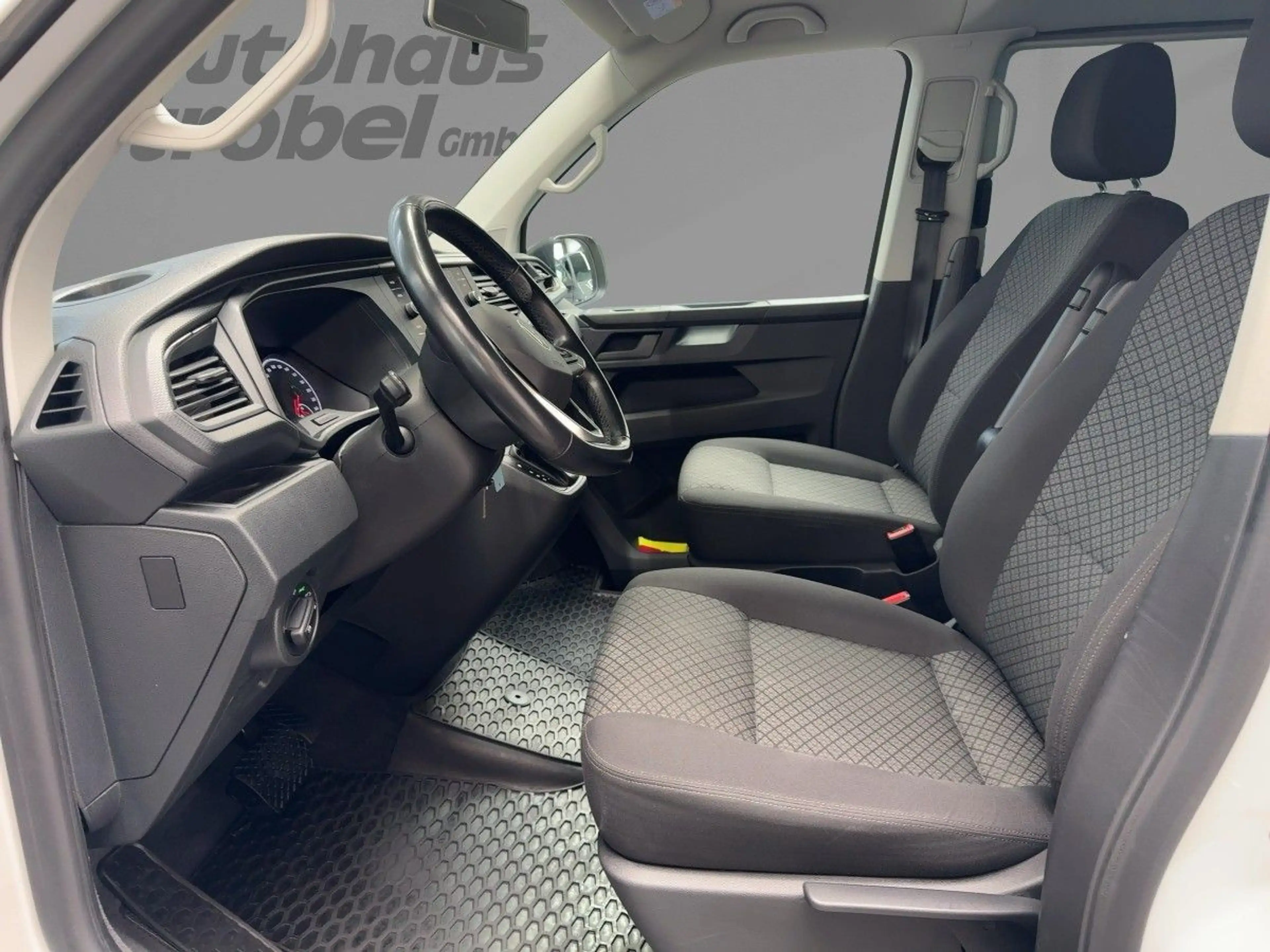 Volkswagen T6.1 Multivan 2.0 TDI DSG "Family" ACC Navi Park — photo 8