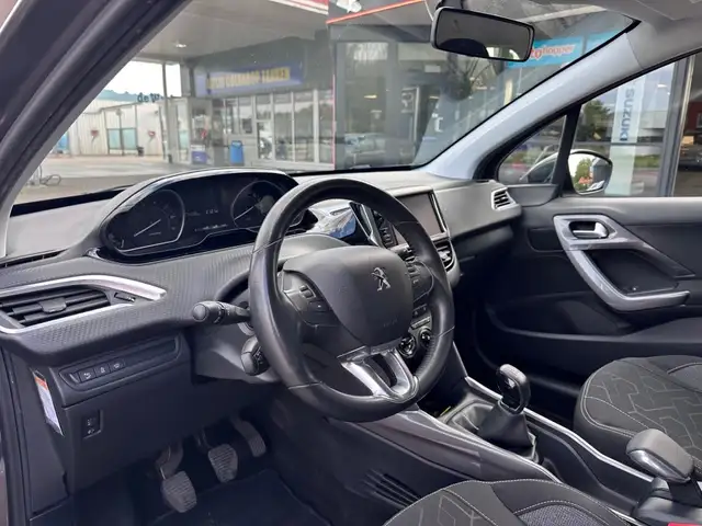 Peugeot 2008 view 12