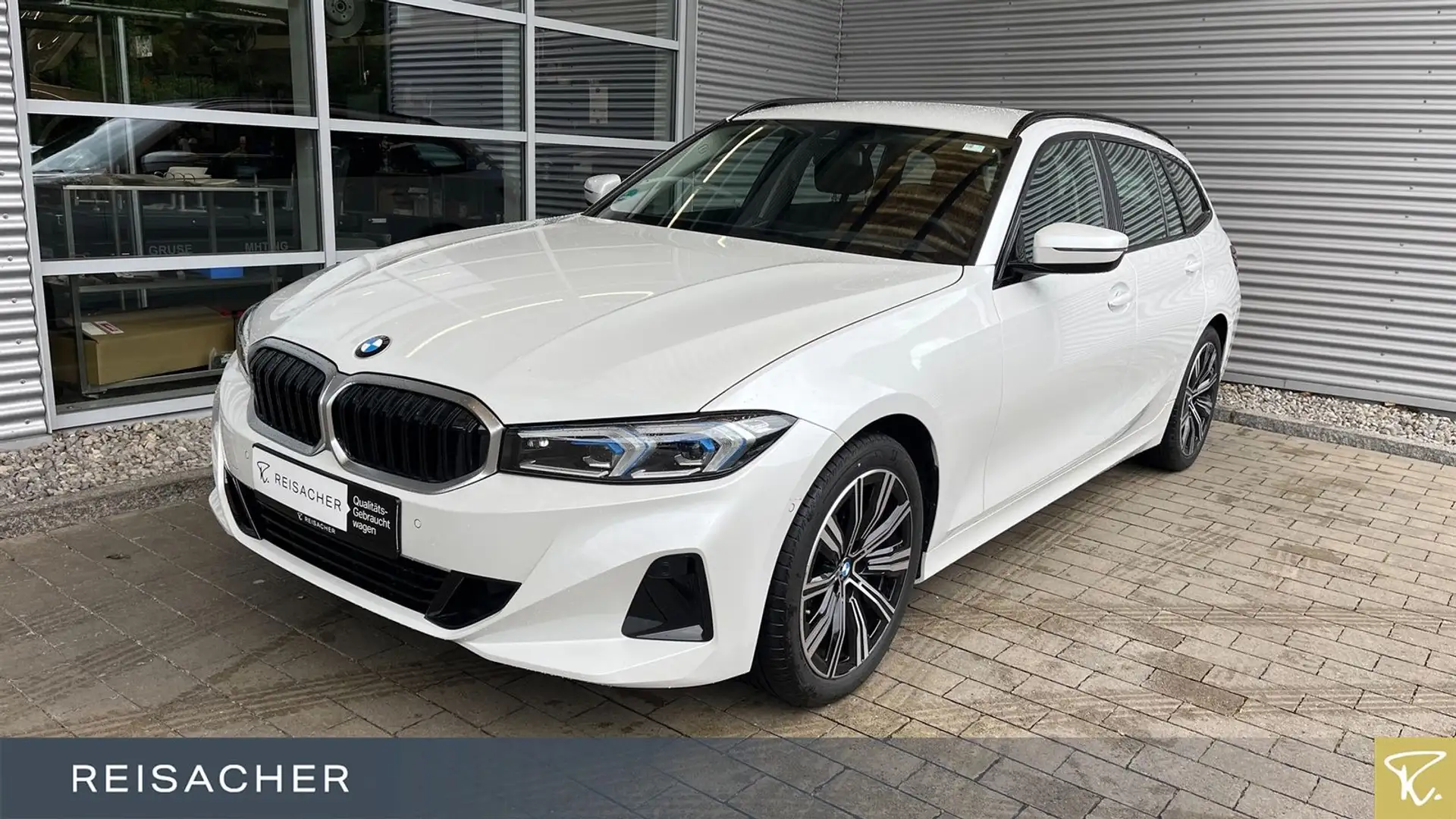 BMW 320 iA Touring Navi HUD adLED RüKa MemSi 18"LM Weiß - 1