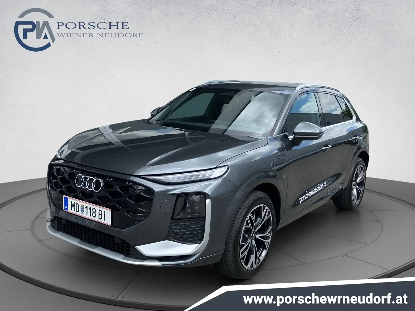 Audi Q3 e-hybrid 200 kW Grau - 1
