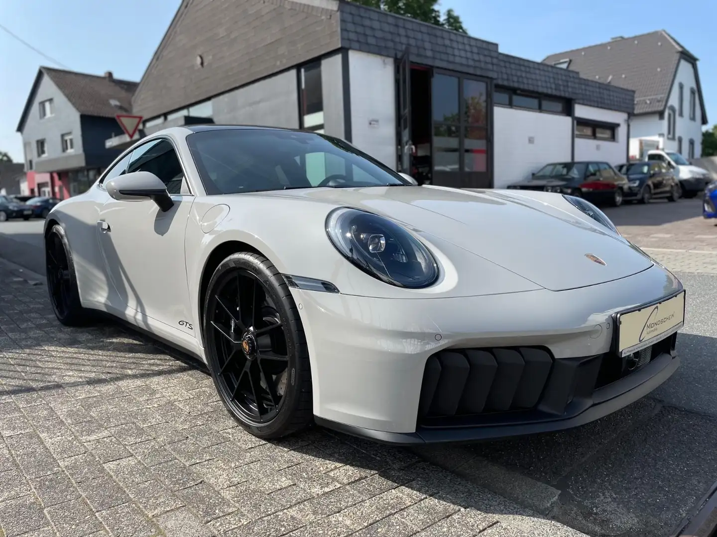 Porsche 992 911 4 GTS Coupe Facelift |Lift|SportDesign| Gris - 2