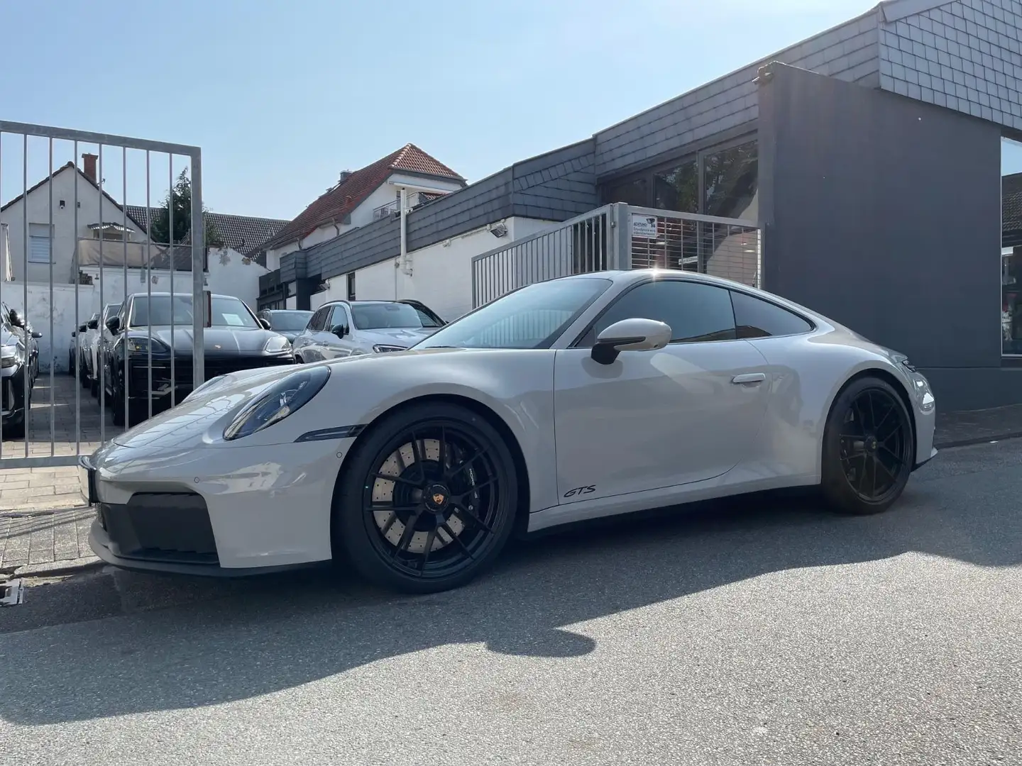 Porsche 992 911 4 GTS Coupe Facelift |Lift|SportDesign| Gris - 1