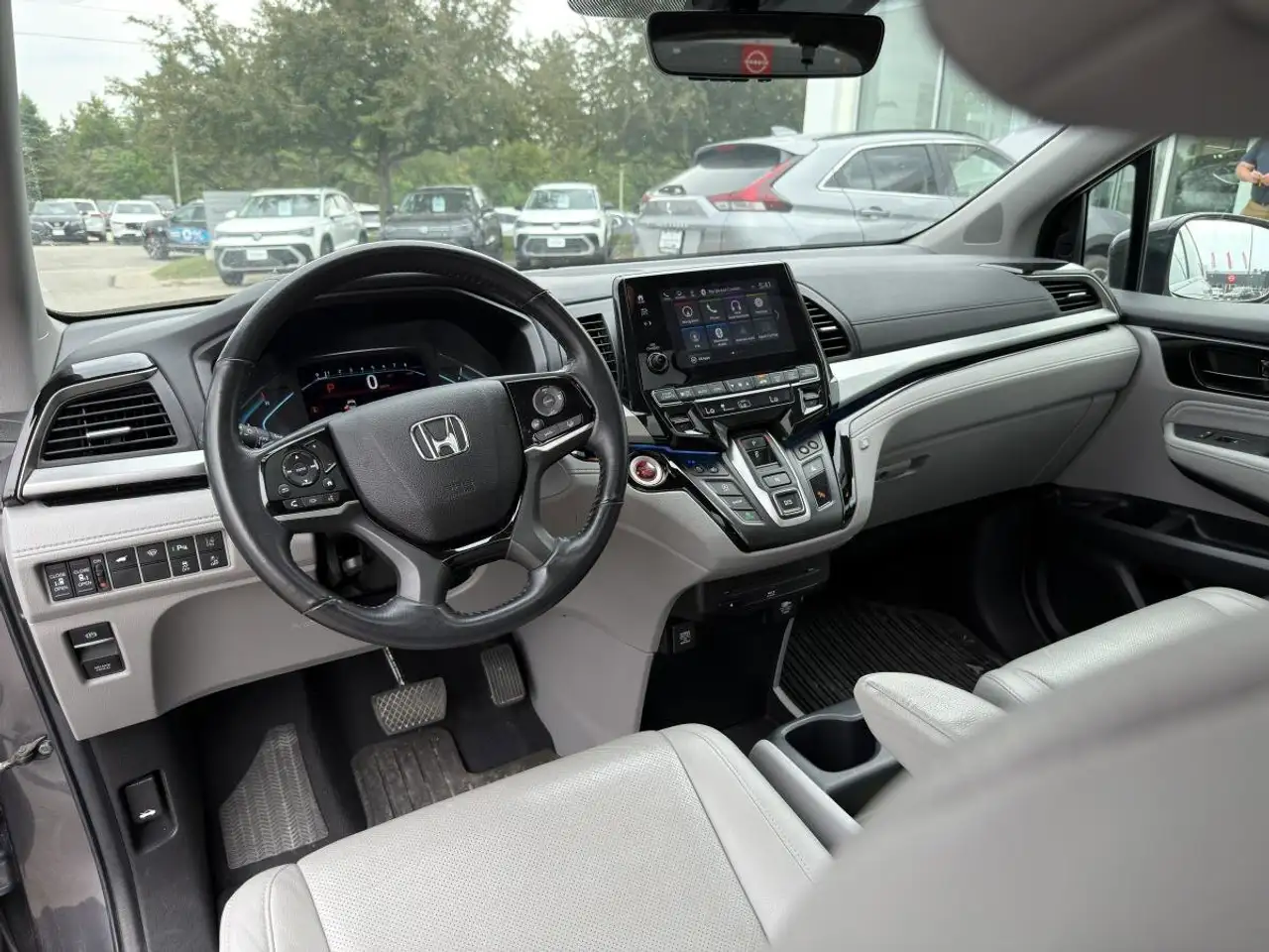 Honda Odyssey снимка Honda Odyssey
