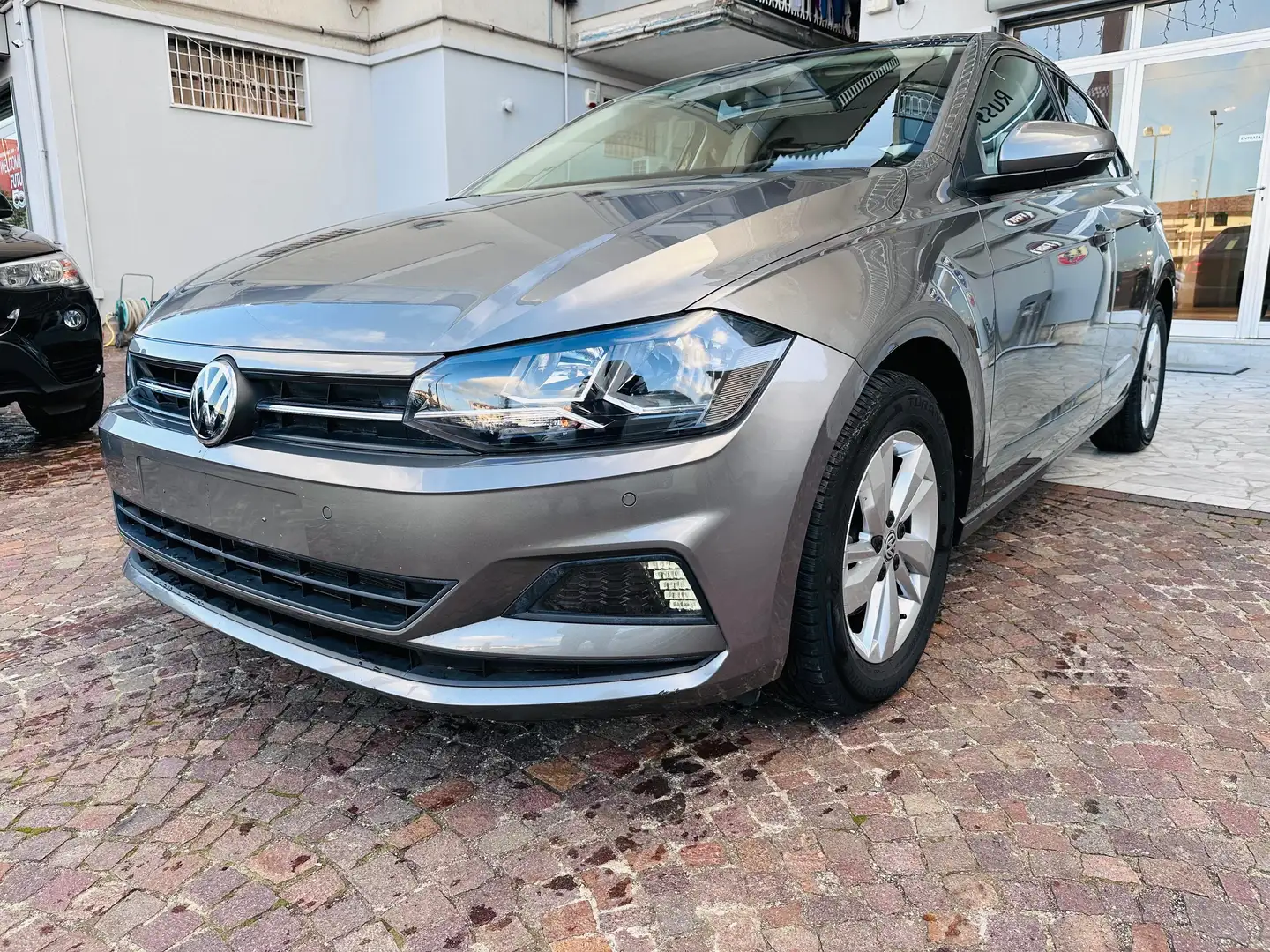 Volkswagen Polo Polo 5p 1.6 tdi Highline 95cv SOLO 18.589 KM!!! Grau - 2
