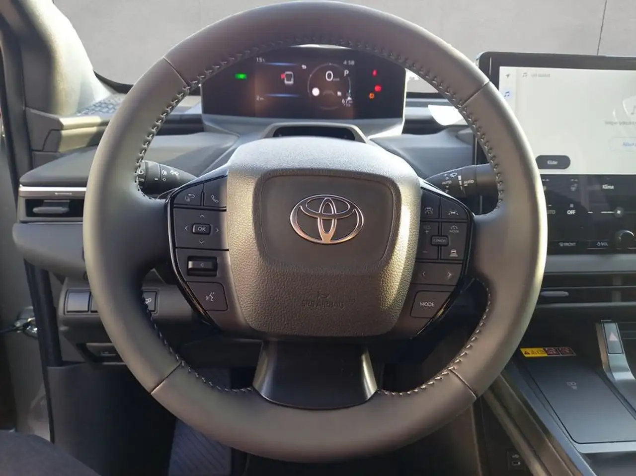 Toyota C-HR+ + Teamplayer 12