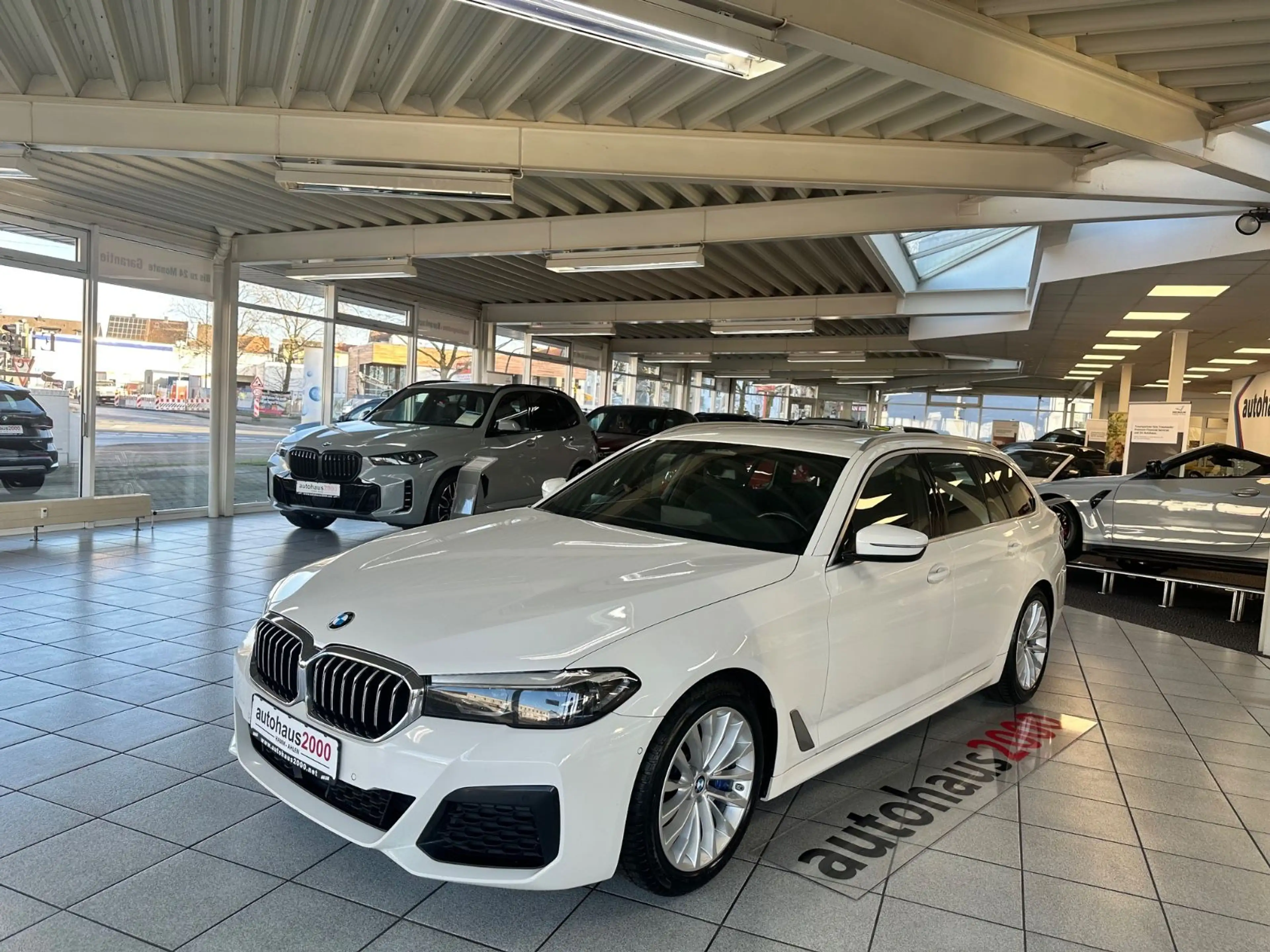 BMW 530 d xDrive M Sportpaket AUT./LED/CAM/AHK/SOFT C — photo 4
