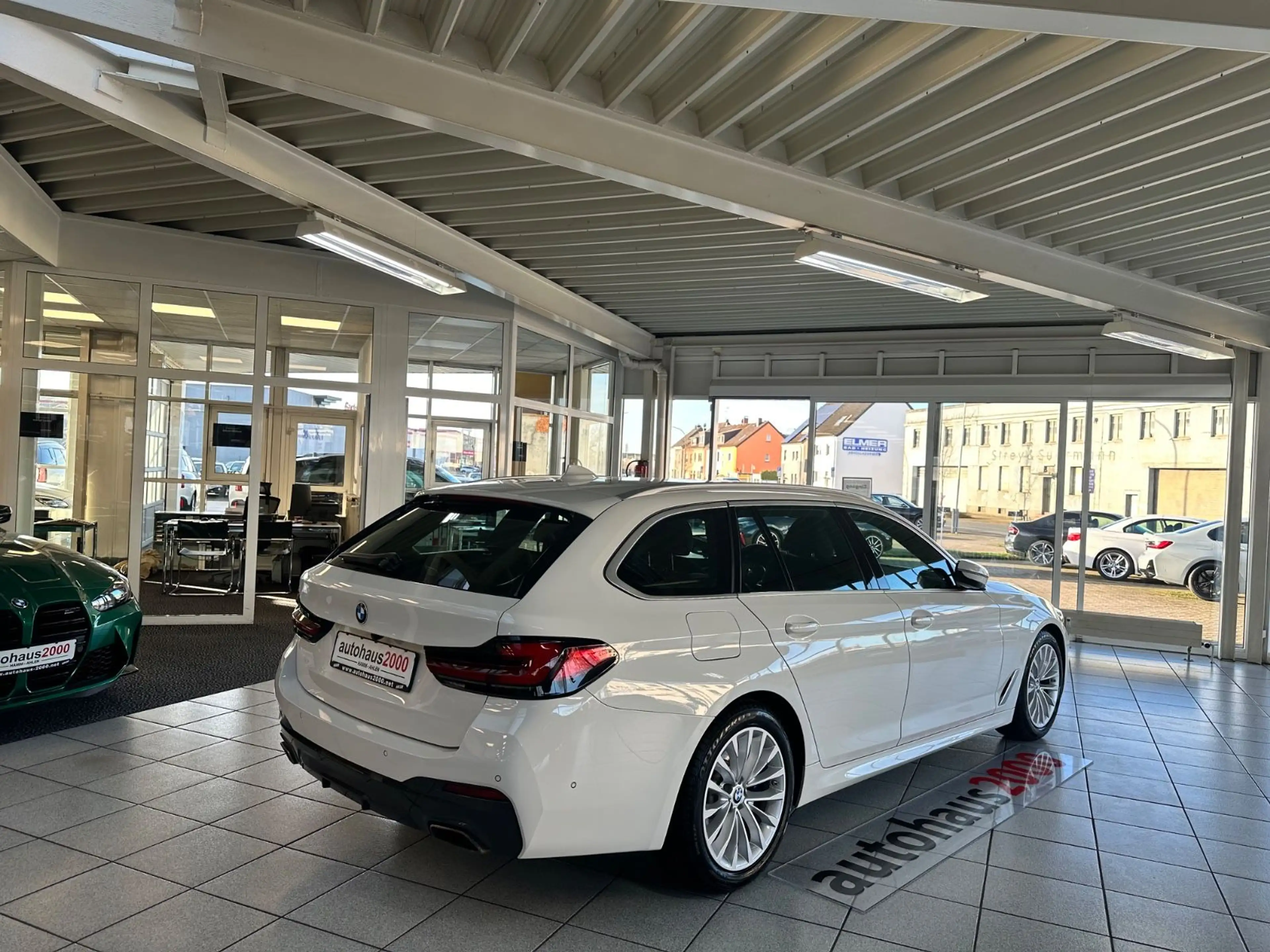 BMW 530 d xDrive M Sportpaket AUT./LED/CAM/AHK/SOFT C — photo 3