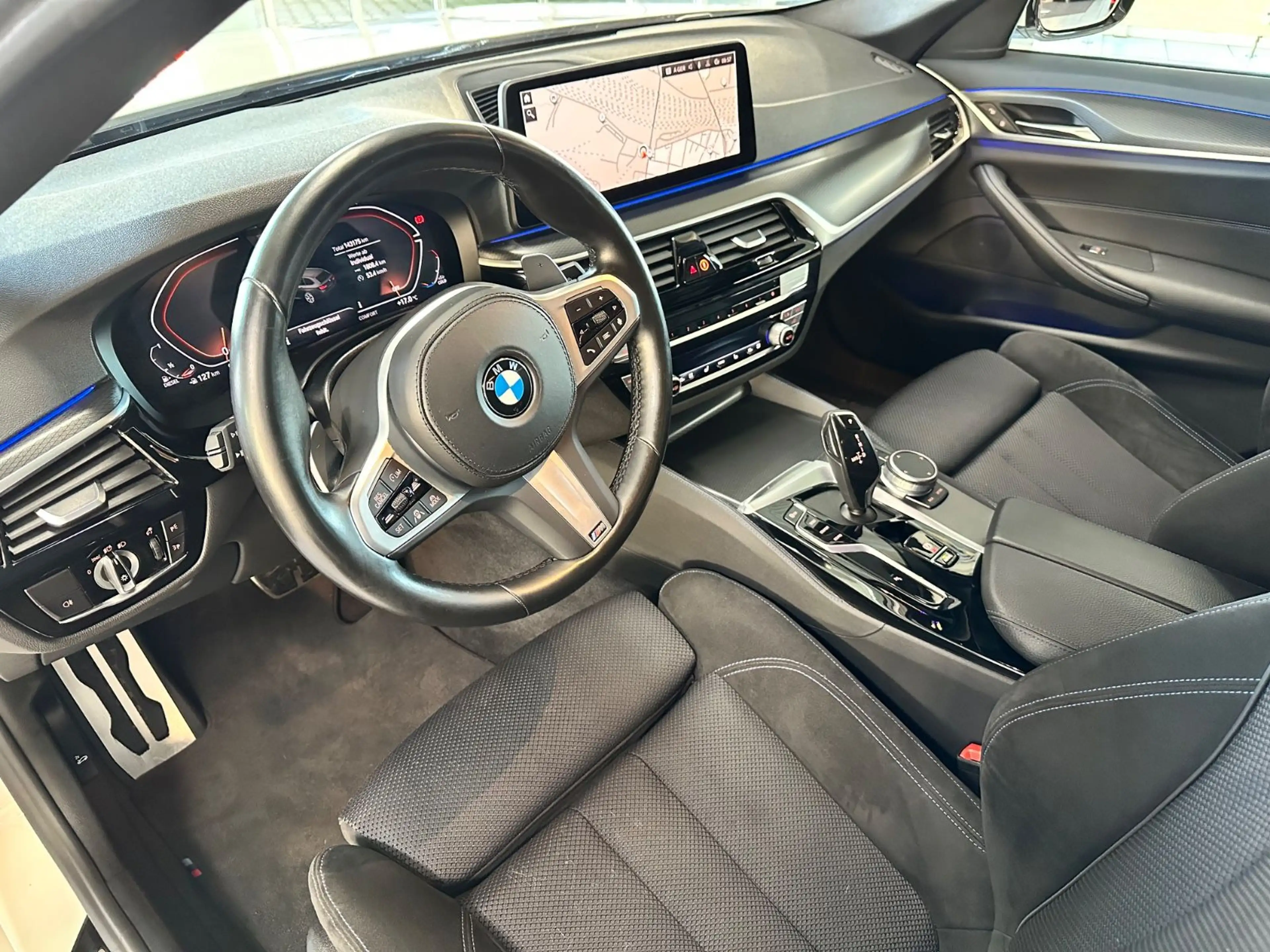 BMW 530 d xDrive M Sportpaket AUT./LED/CAM/AHK/SOFT C — photo 6