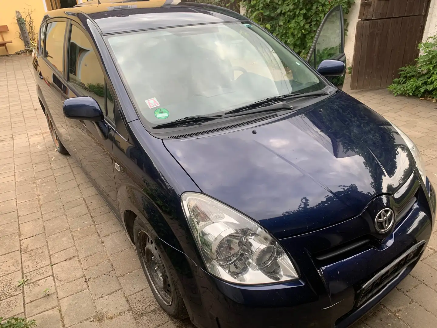 Toyota Corolla Verso Corolla Verso 2.2 D-4D DPF - 1