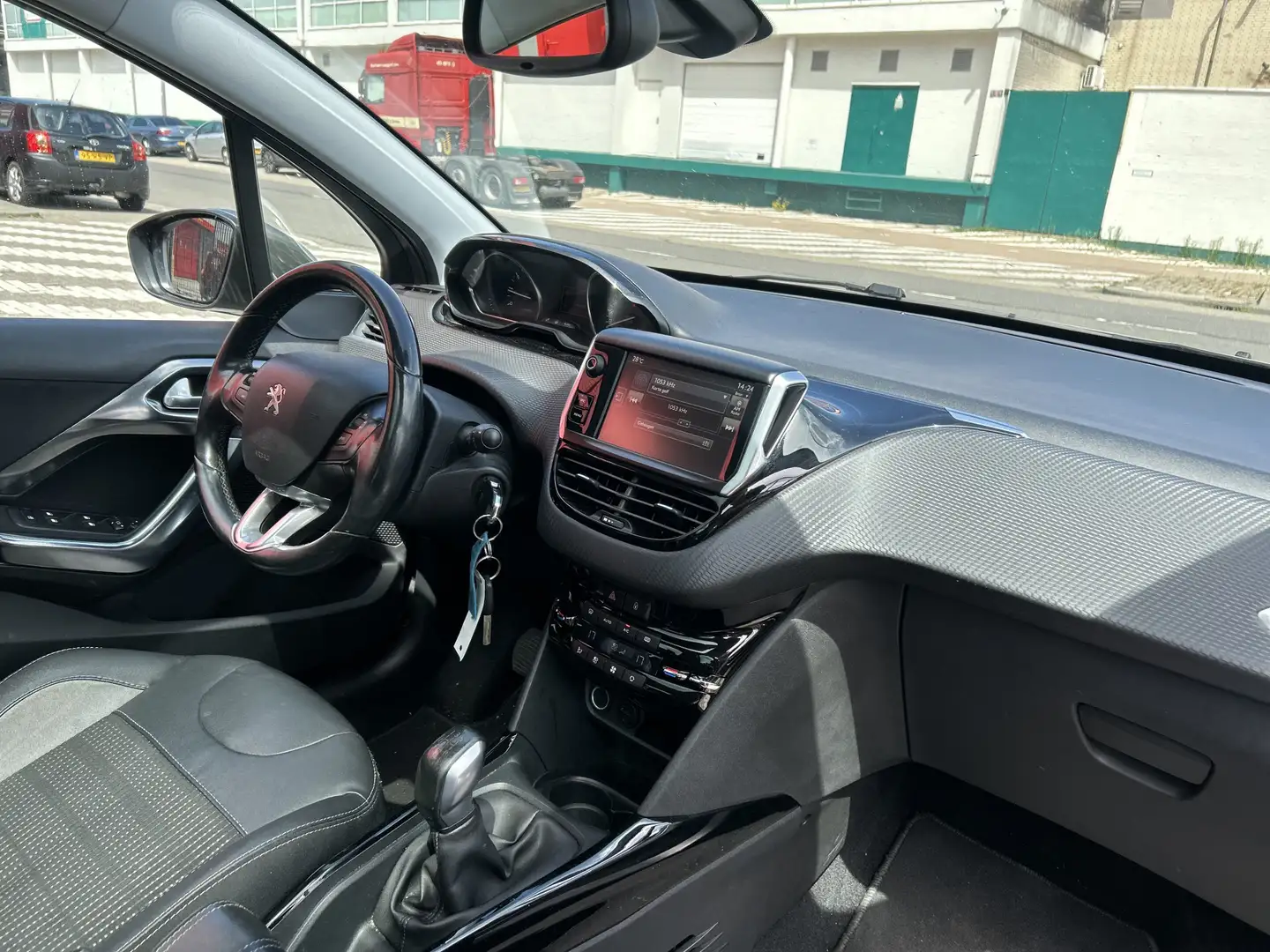 Peugeot 2008 1.2 PureTech Allure | ZIE BESCHRIJVING | Panoramad Grijs - 2