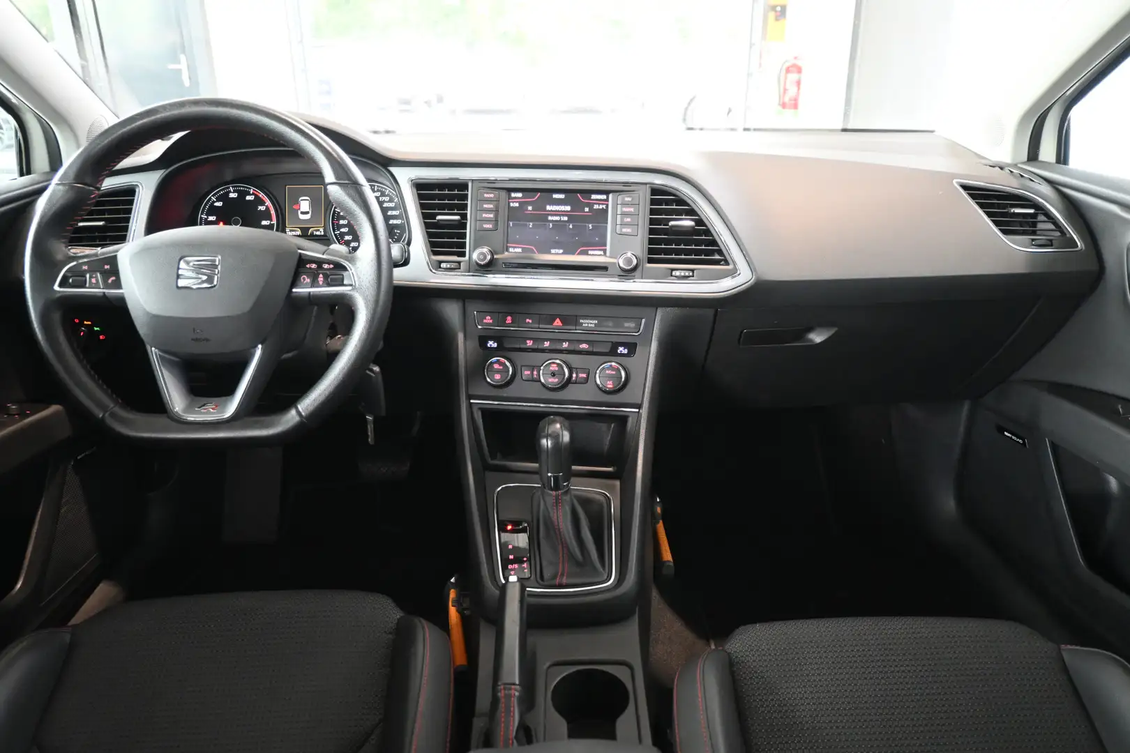 SEAT Leon ST 1.4 TSI ACT FR Dynamic Automaat Clima Navigatie Wit - 2