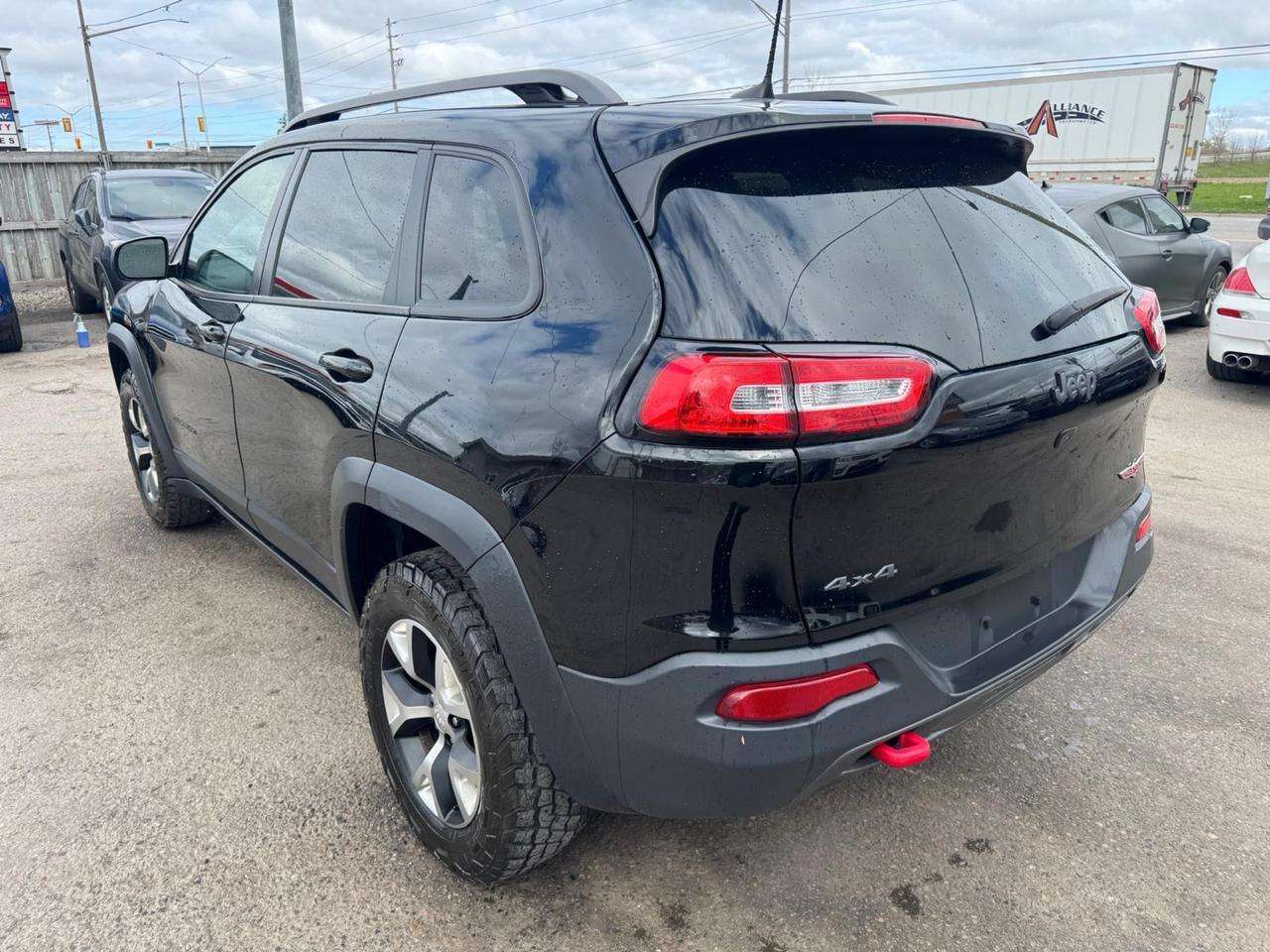 2018 Jeep Cherokee TRAILHAWK, LEATHER, LOADED, ROOF, CERTIFIED — снимка 3