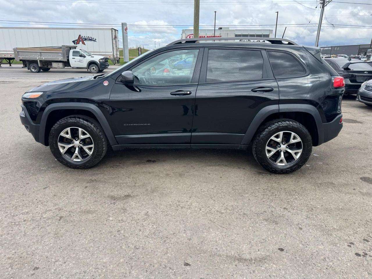 2018 Jeep Cherokee TRAILHAWK, LEATHER, LOADED, ROOF, CERTIFIED — снимка 2