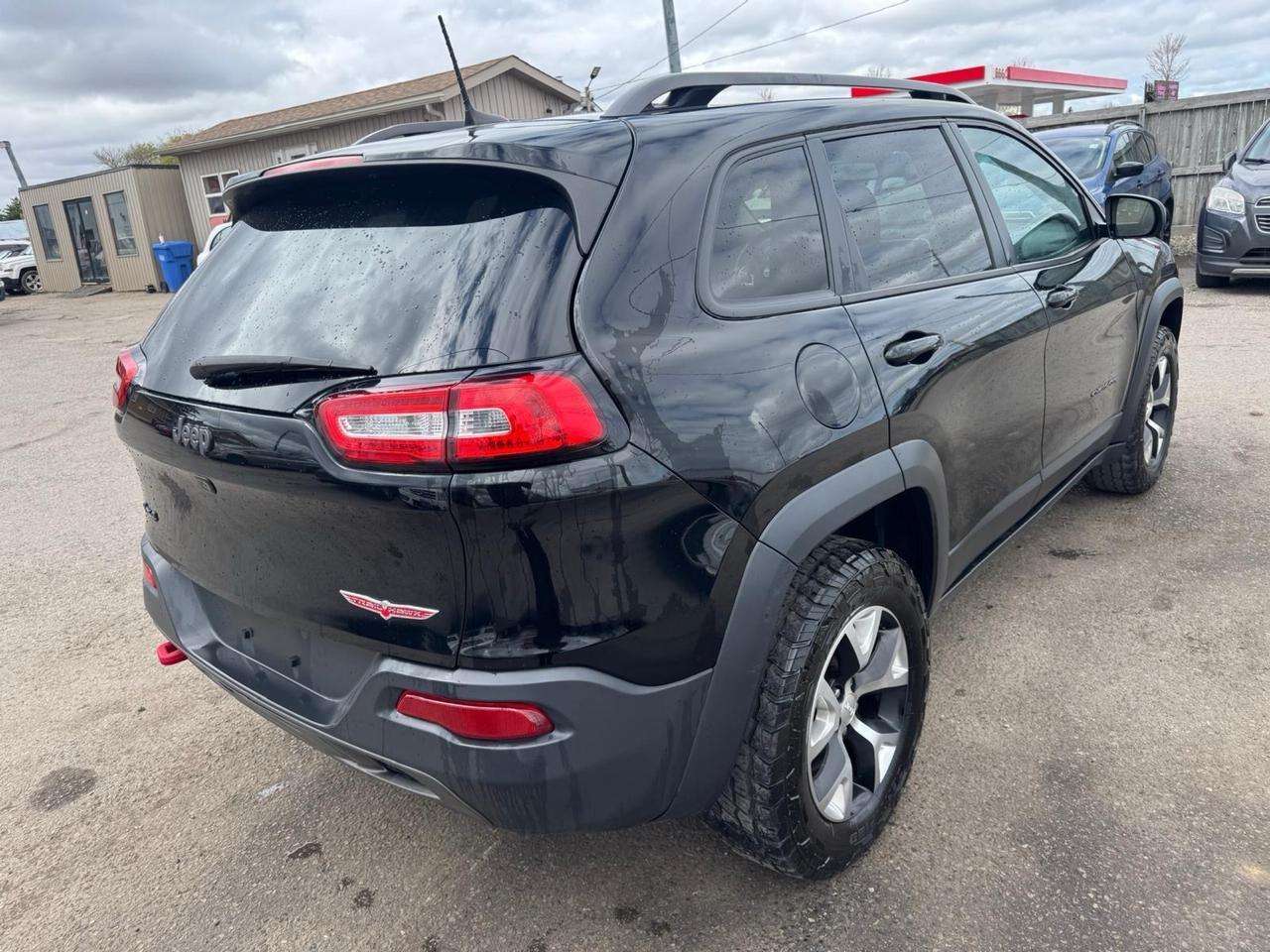 2018 Jeep Cherokee TRAILHAWK, LEATHER, LOADED, ROOF, CERTIFIED — снимка 5