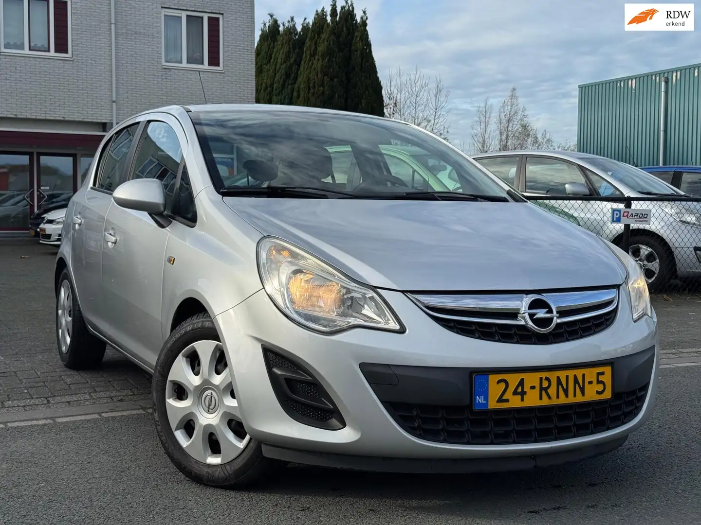 Opel Corsa 1.4-16V Edition/Eerste eigenaar/APK 06-2026 Grijs - 1