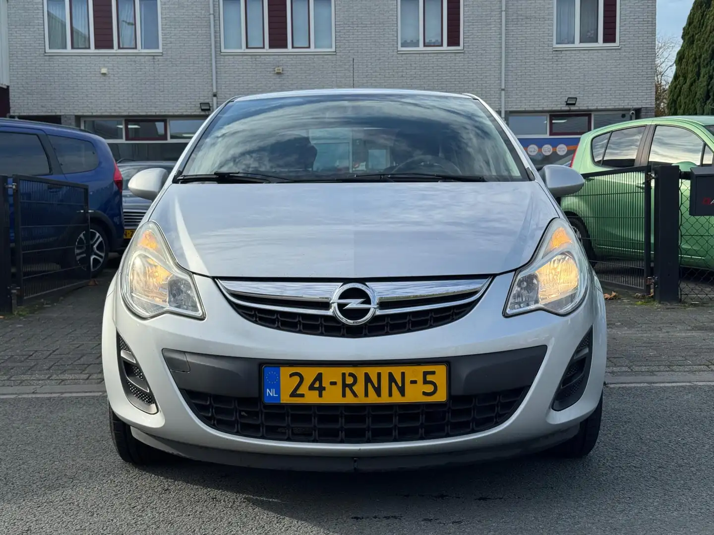 Opel Corsa 1.4-16V Edition/Eerste eigenaar/APK 06-2026 Grijs - 2