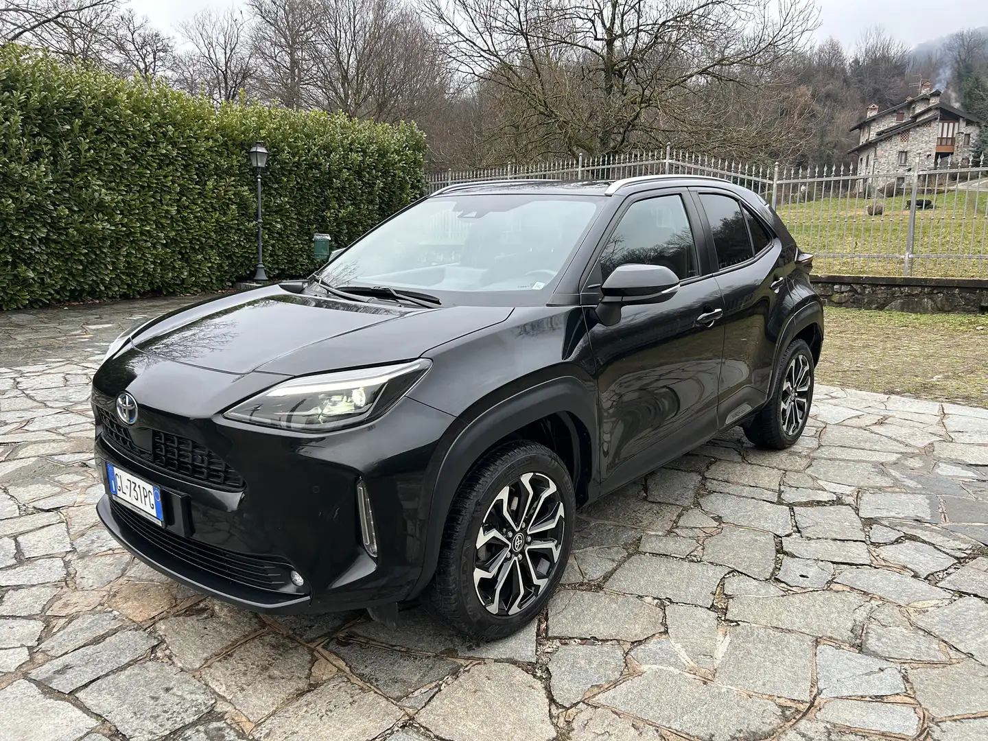 Toyota Yaris Cross 1.5h Trend awd-i 116cv e-cvt Nero - 1