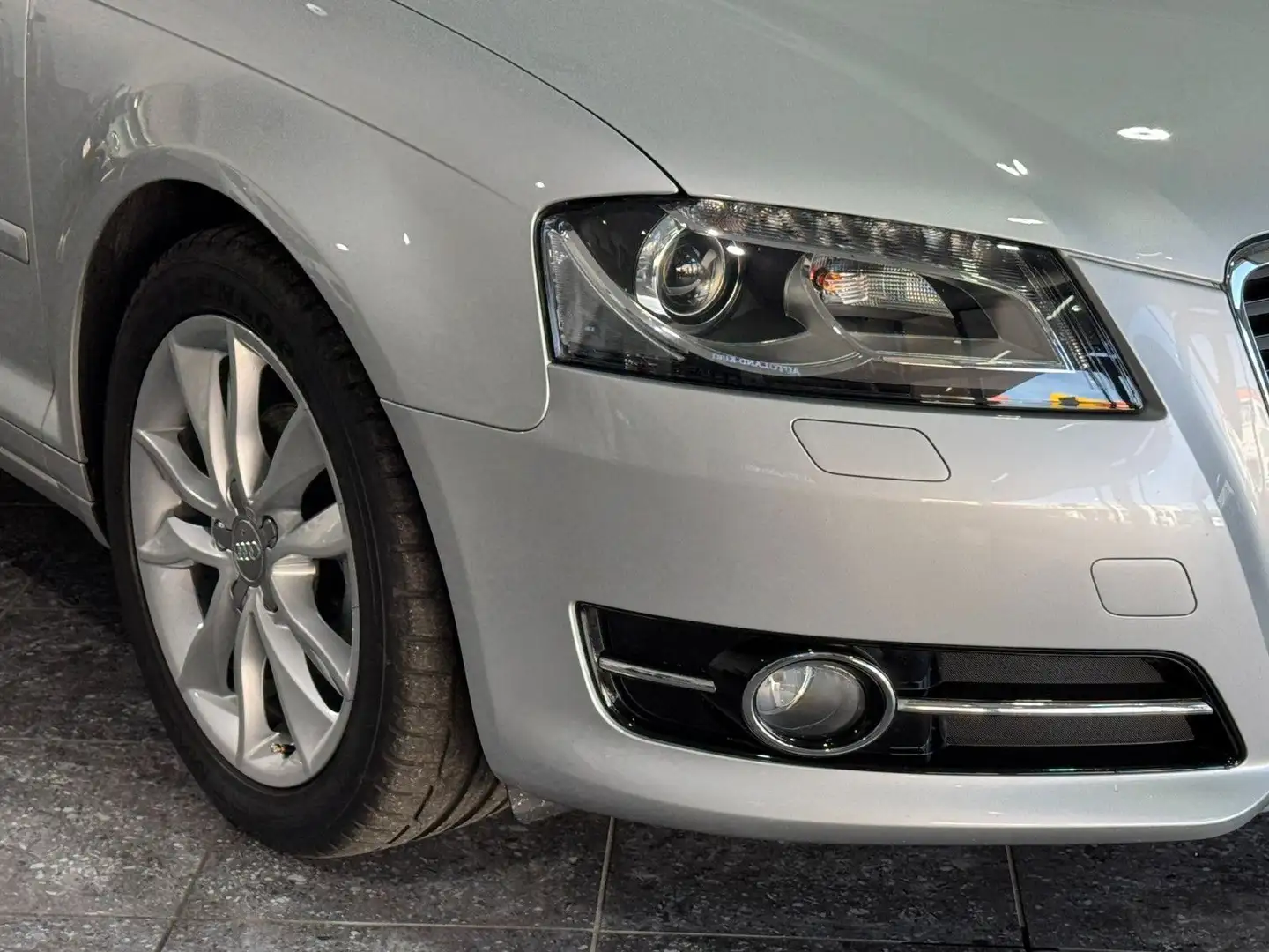 Audi A3 Sportback 1.8 TFSI Ambition*Xenon*PDC*Shz Silber - 2