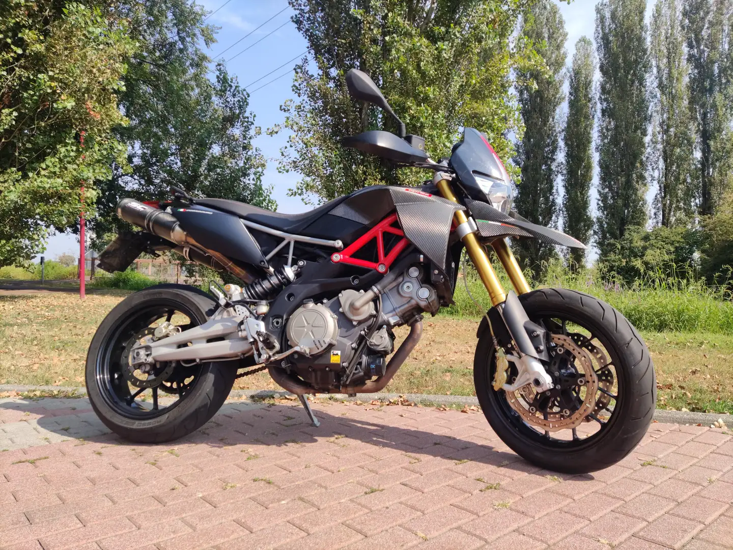 Aprilia Dorsoduro 750 Factory Noir - 1