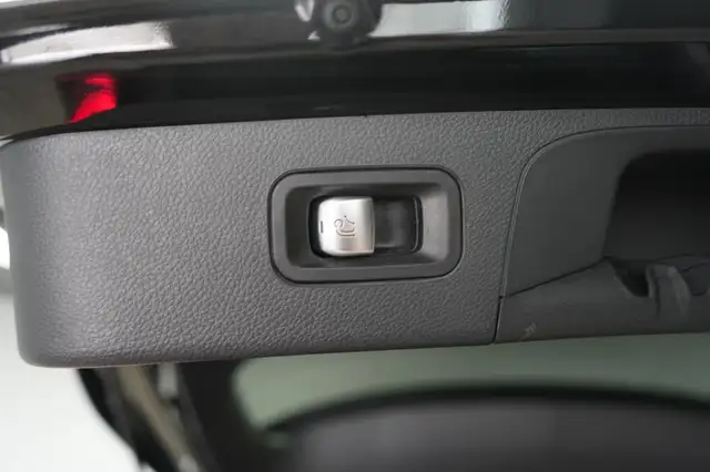 Mercedes-Benz GLC view 9