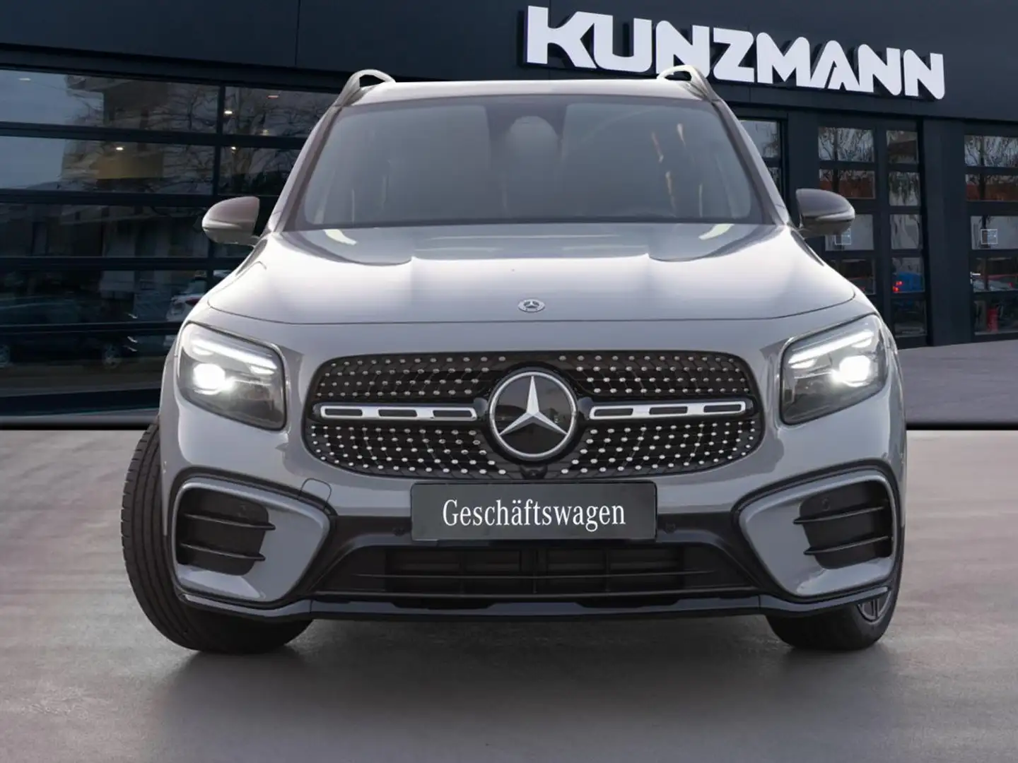 Mercedes-Benz GLB 220 d 4MATIC AMG Night Panorama 360° AHK Grau - 2