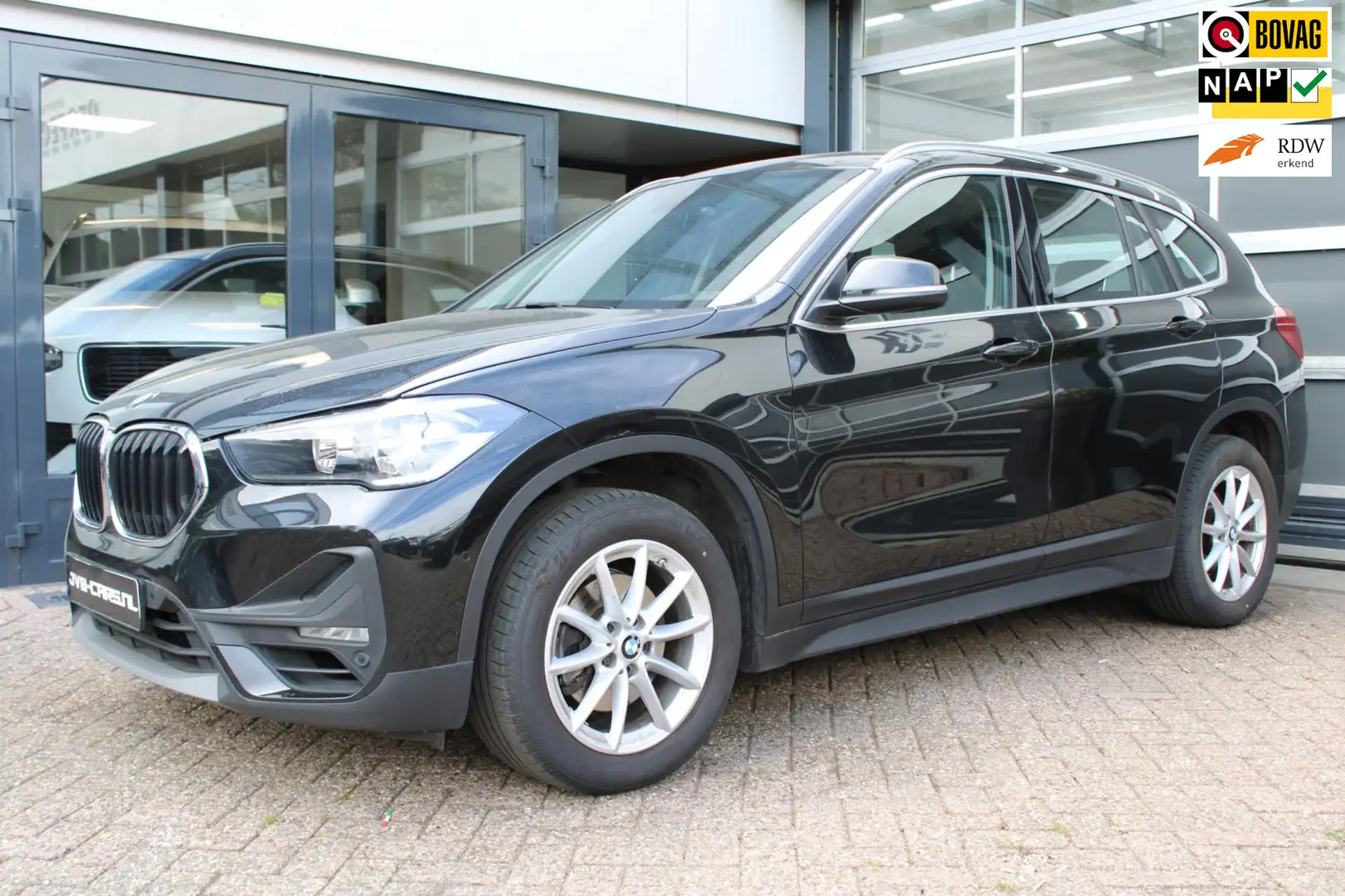 BMW X1 SDrive18i Zwart - 1