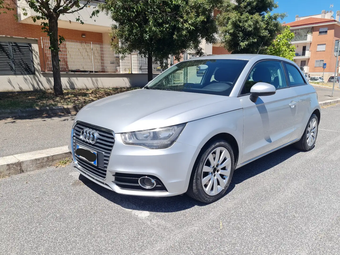 Audi A1 1.6 tdi Ambition 105cv Grigio - 2