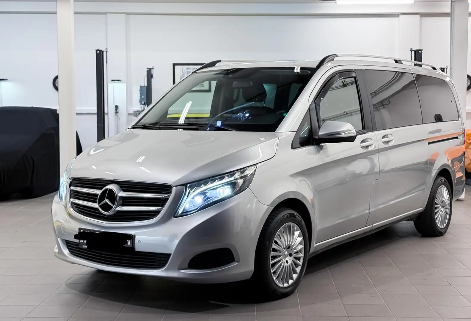 Mercedes-Benz V 250 d lang Aut. Luxus Serie Silber - 2