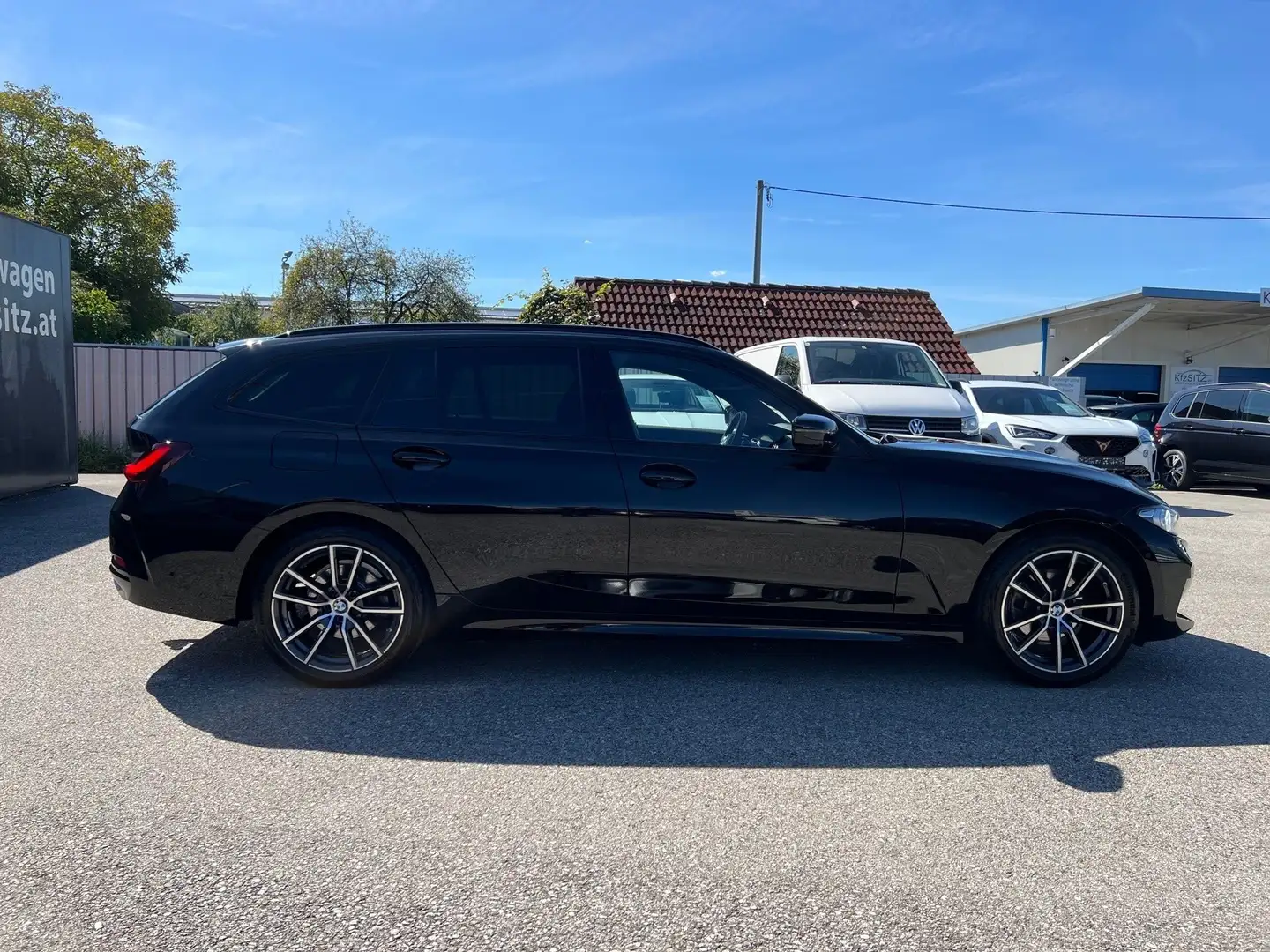 BMW 320 d 48 V Touring Aut. Schwarz - 2