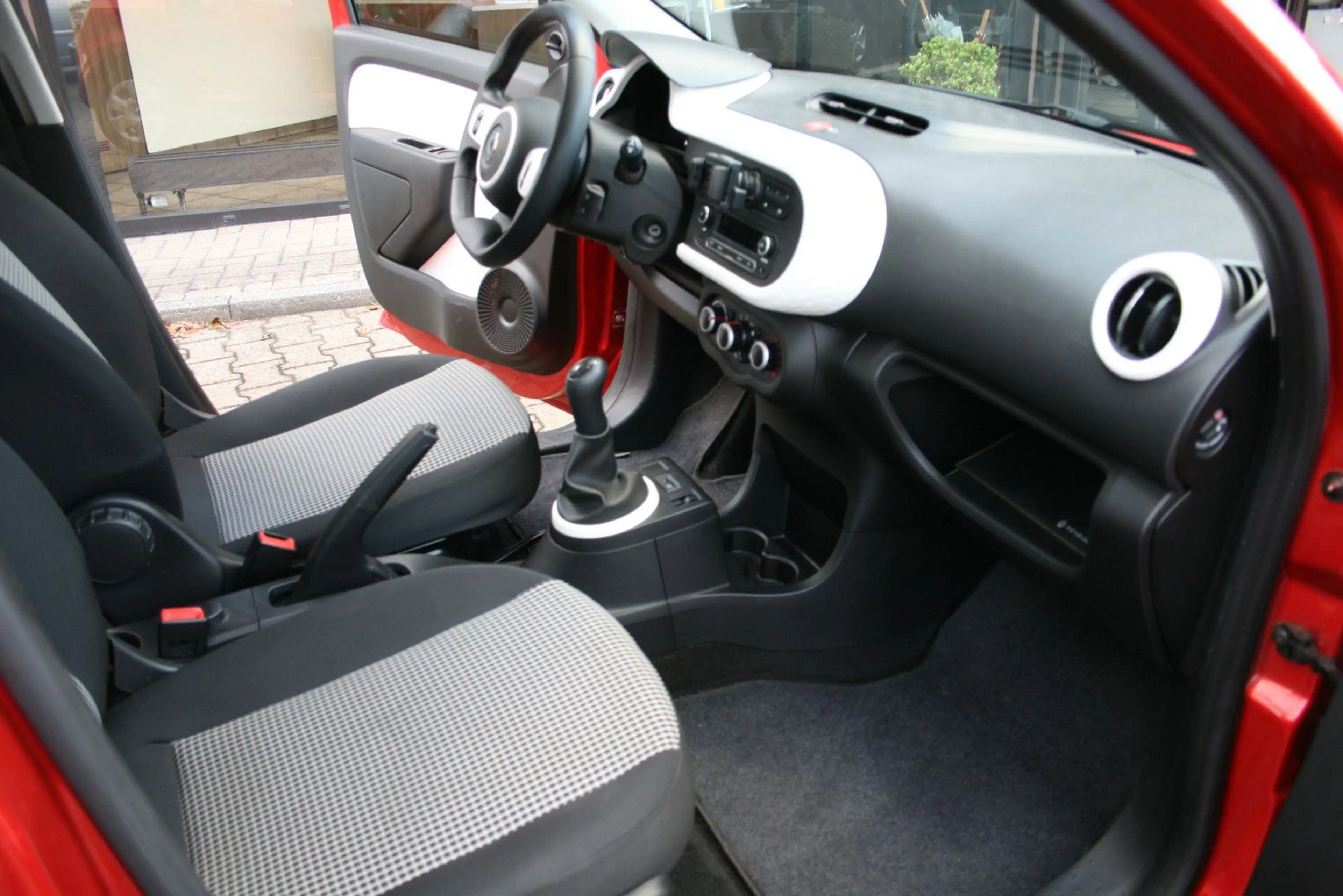 Renault Twingo Life 4-türig|Klima| 31 TKm| Allwetterreif — photo 9