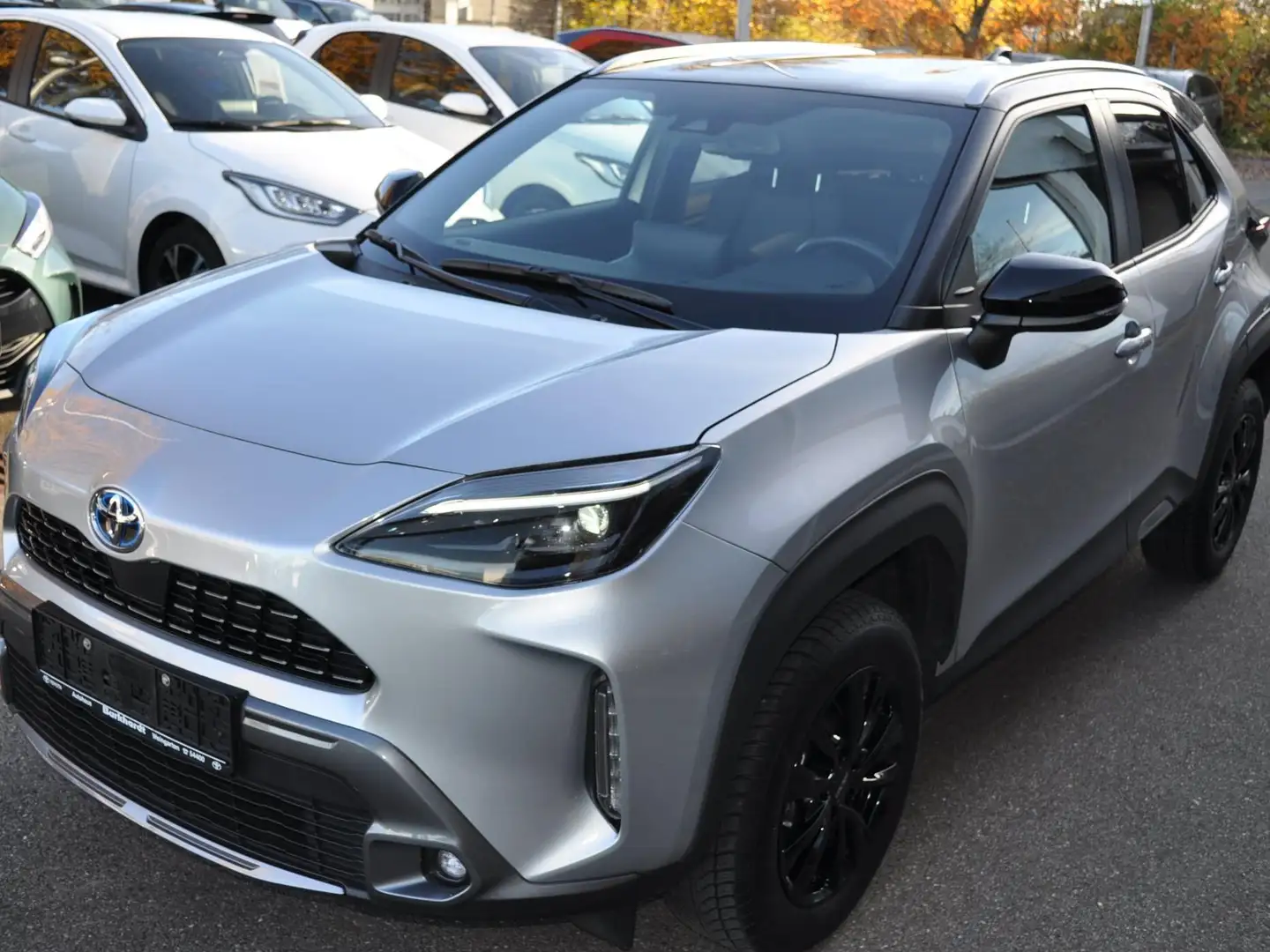Toyota Yaris Cross Hybrid AWD-i Premiere Edition Silber - 1