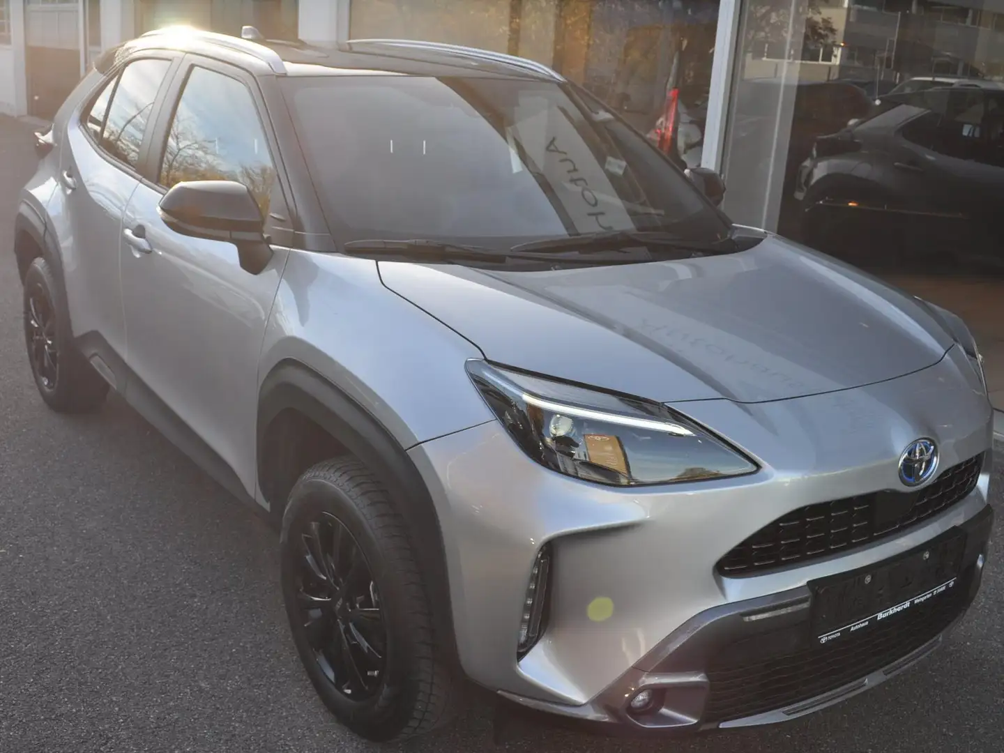 Toyota Yaris Cross Hybrid AWD-i Premiere Edition Silber - 2