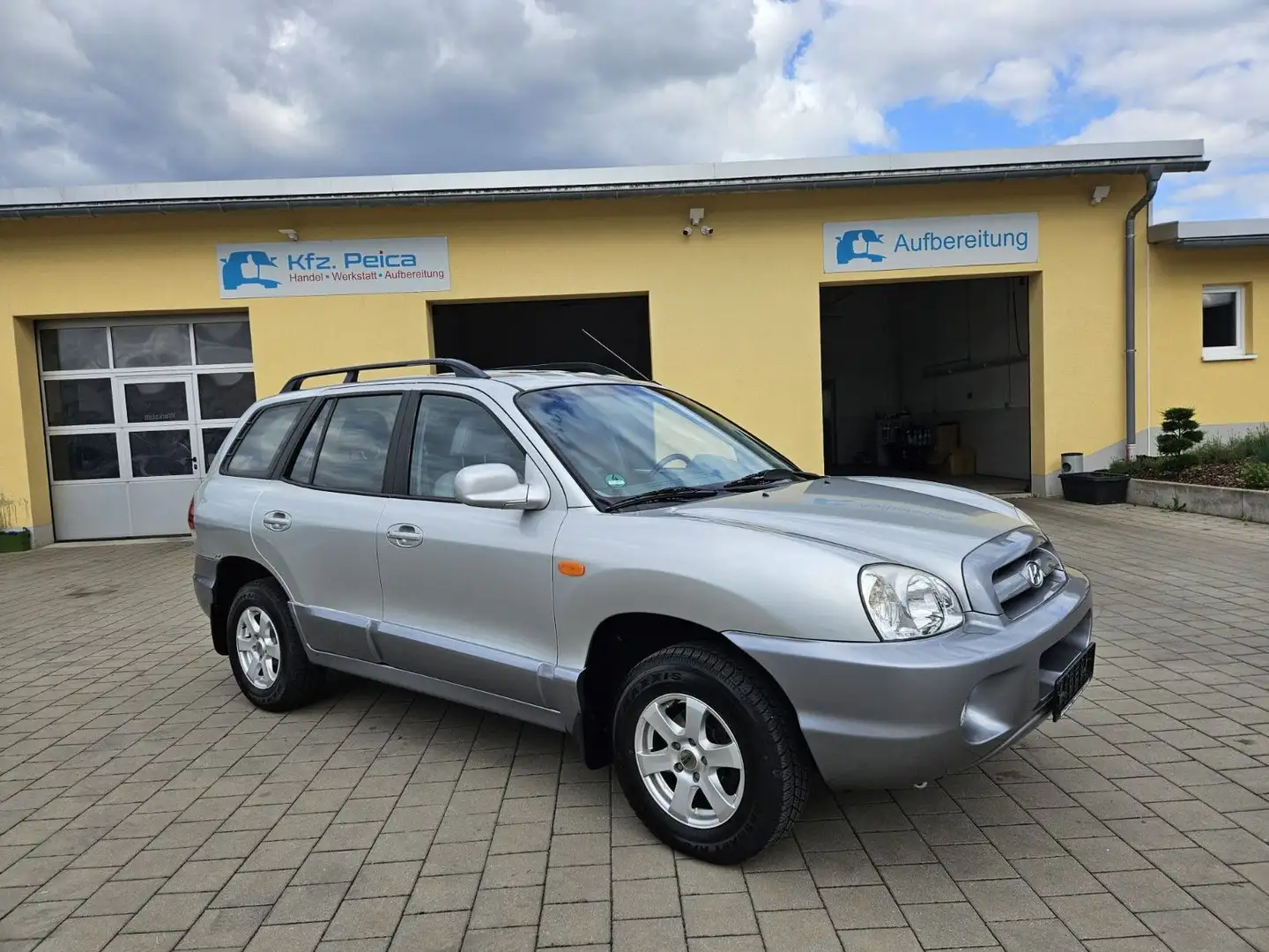 Hyundai SANTA FE 2.4 GLS*4X4*Leder*AHK* - 1