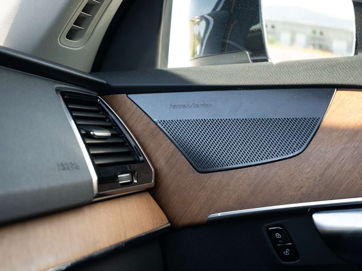 2022 Volvo XC90 T6 AWD MOMENTUM thumb 10