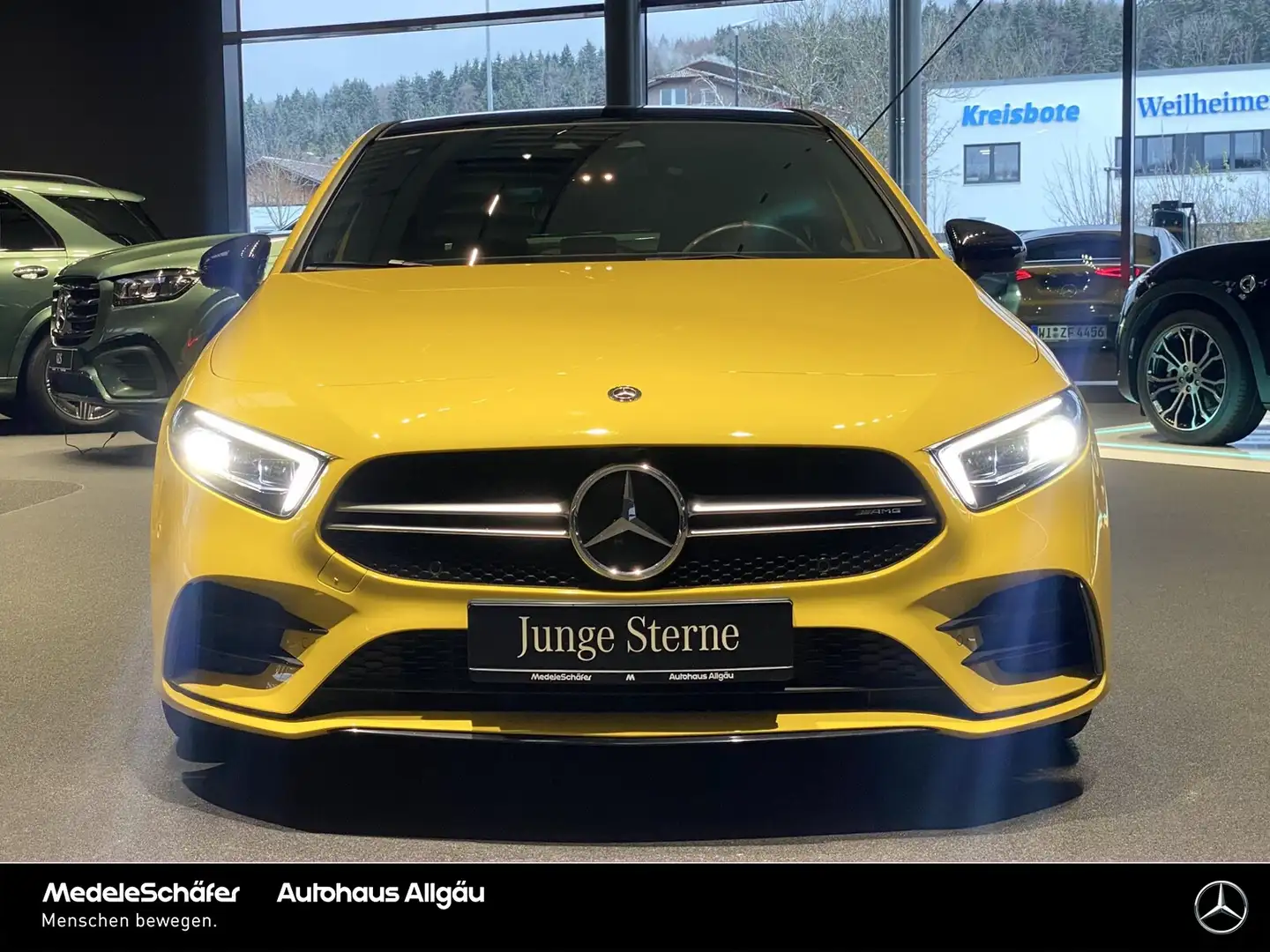 Mercedes-Benz A 35 AMG A 35 AMG 4M Night Distro Pano HeadUp Burm Memory Galben - 2