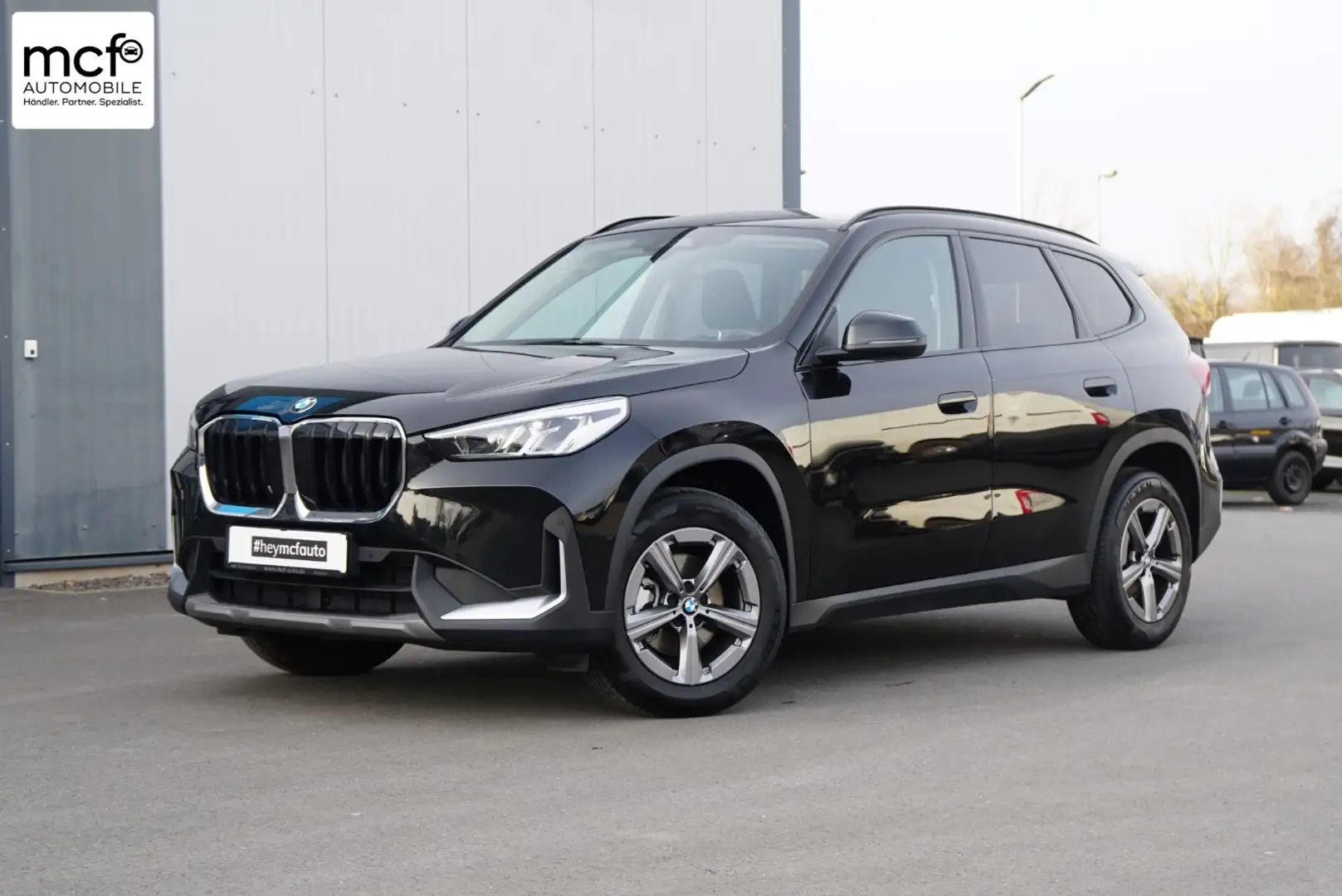 BMW X1 18i sDrive Advantage *Pano*AHK*Kamera* Schwarz - 1
