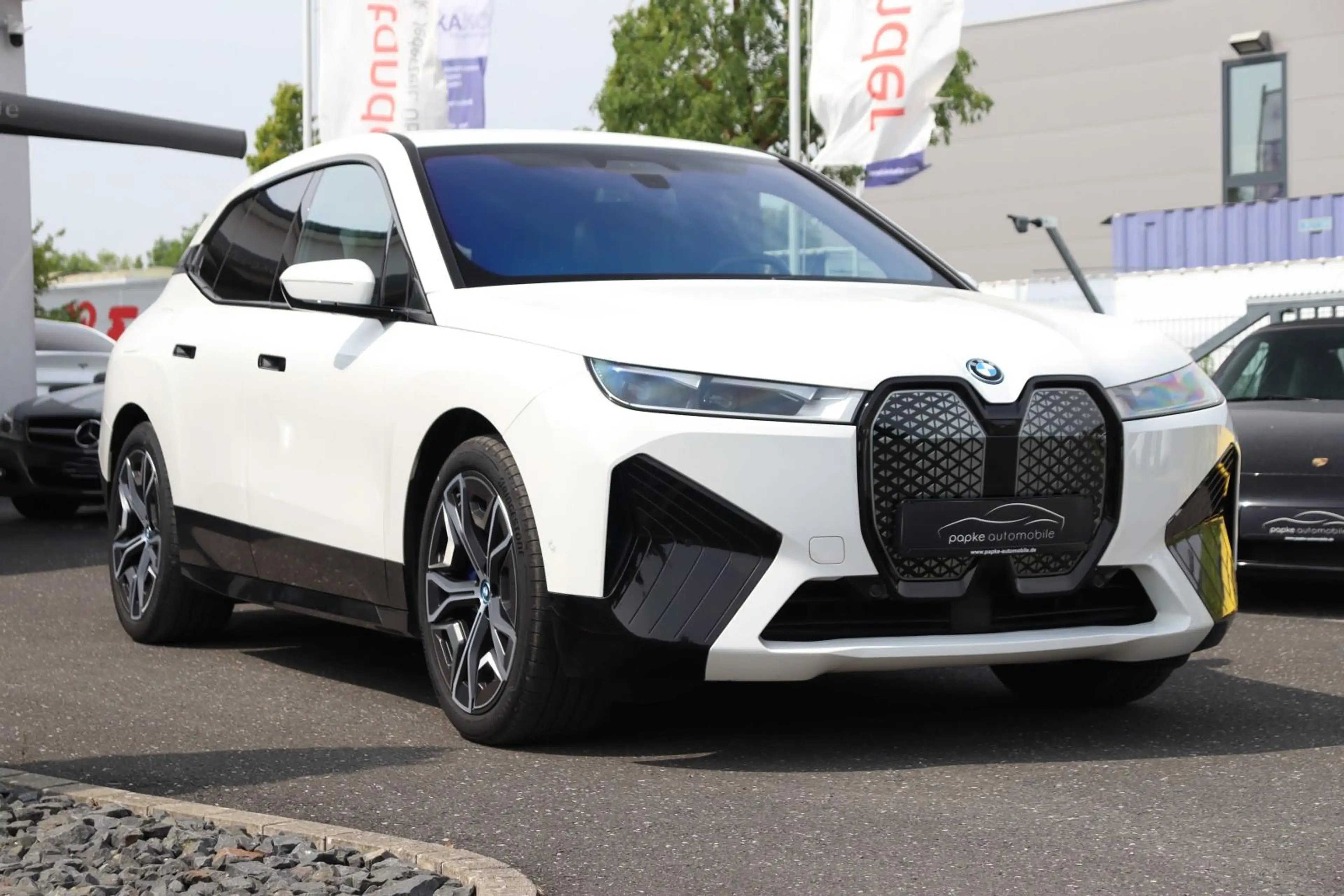 BMW iX 40 xDrive Sportpaket +AHK+HEAD-UP+ASSIST+22"+ — photo 5