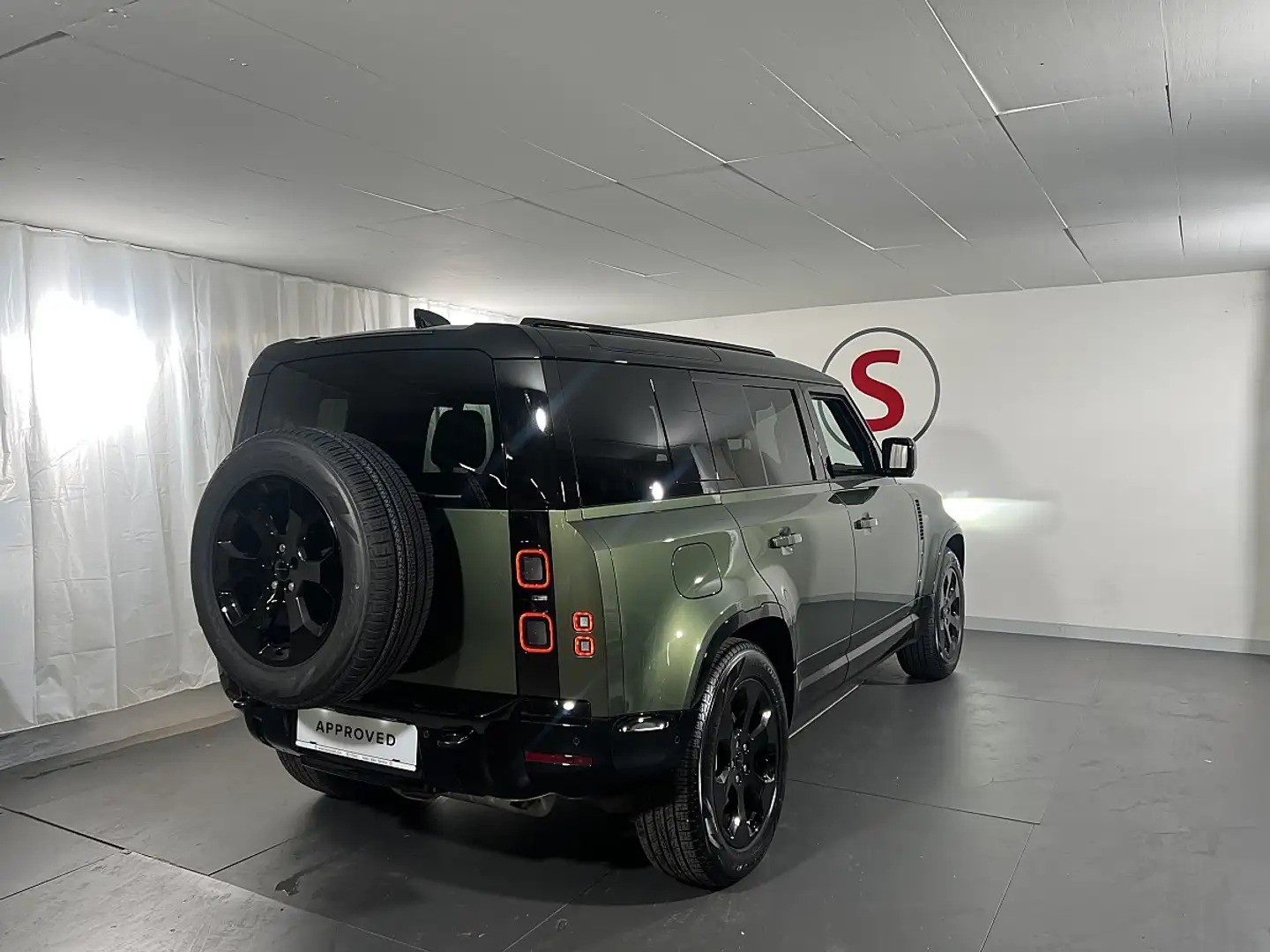 Land Rover Defender 110 P300e PHEV AWD X-Dynamic SE Aut. Grün - 2