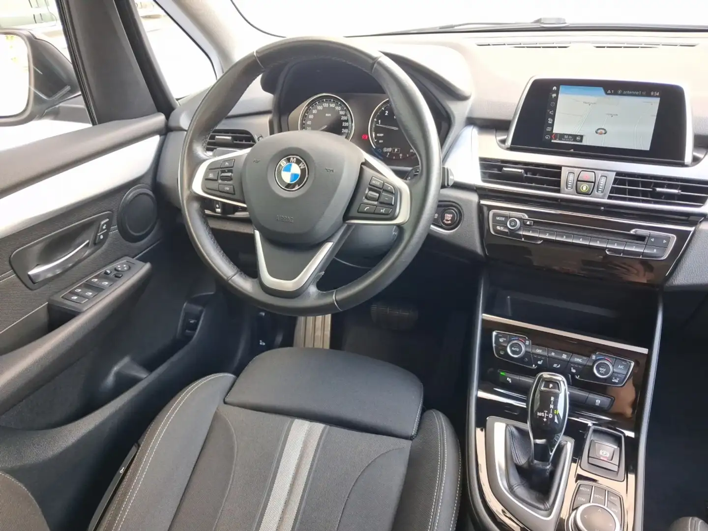 BMW 220 i Active Tourer Advantage LED Navi ParkAs AHK Schwarz - 2