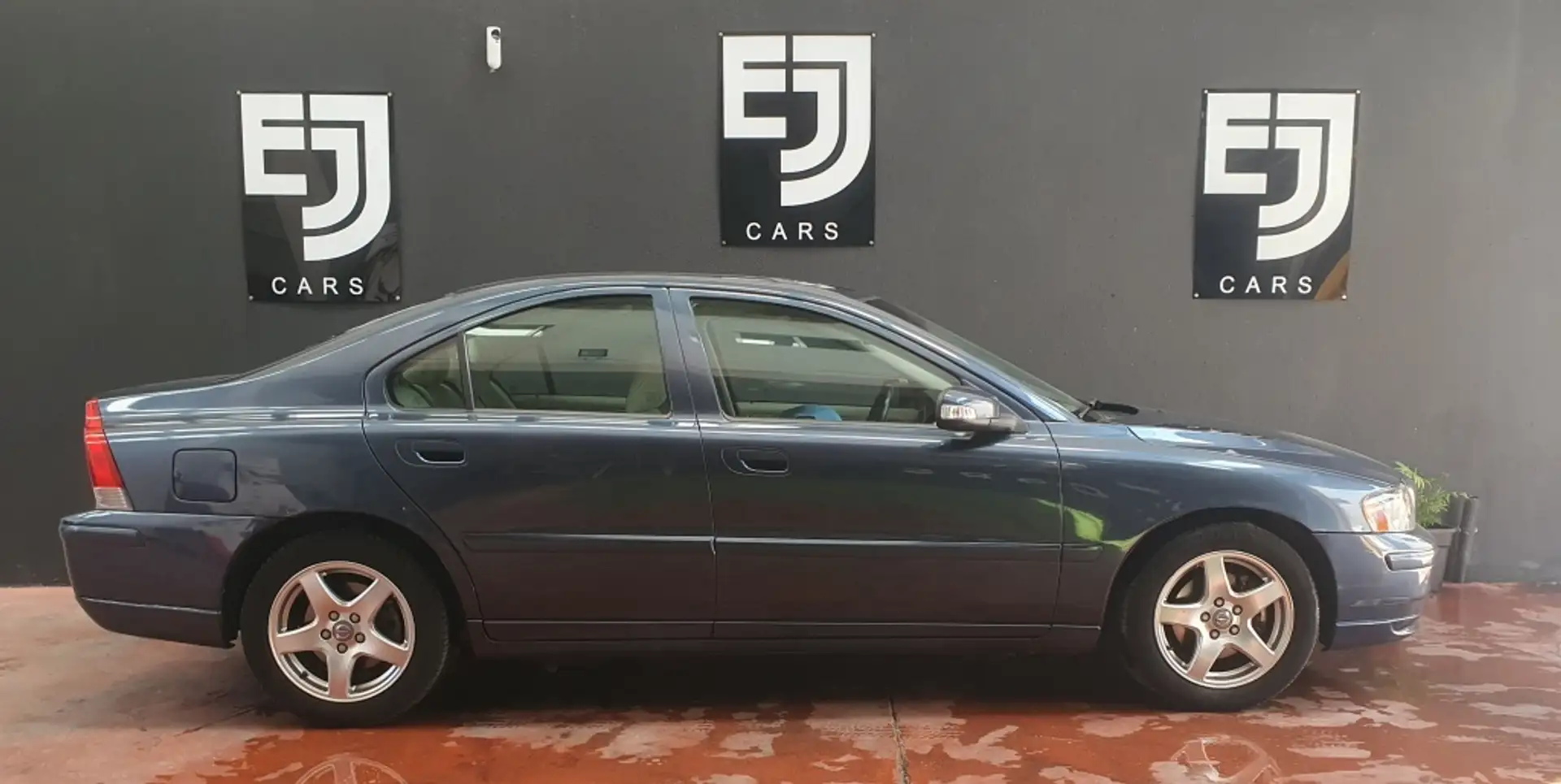 Volvo S60 2.4D Summum 126 Bleu - 1