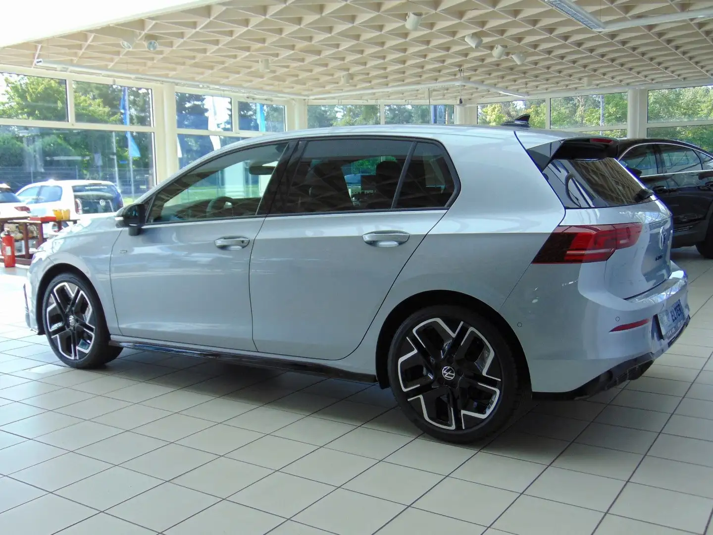 Volkswagen Golf R-Line 1.5 TSI Black Style LED-PLUS/R-CAM Silber - 2