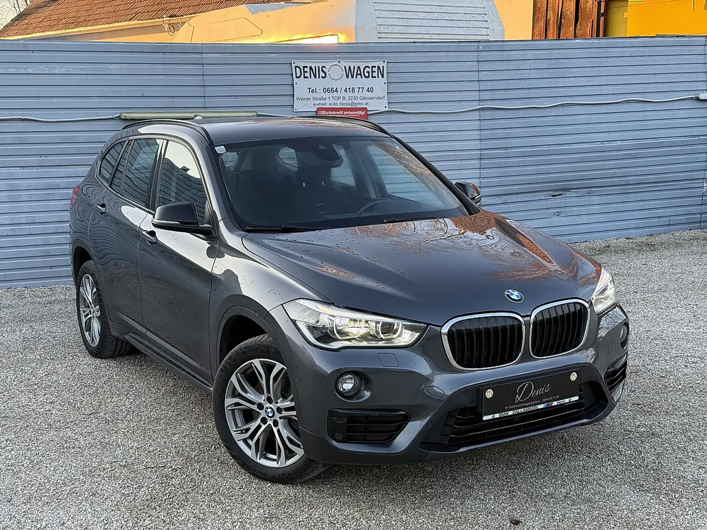 BMW X1 xDrive18d Sport Line Grau - 1