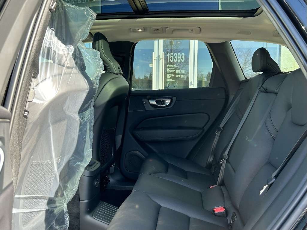 2024 Volvo XC60 T8 eAWD PHEV Plus Dark Theme thumb 8