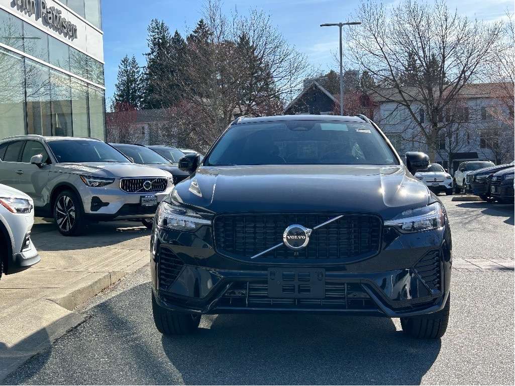 2024 Volvo XC60 T8 eAWD PHEV Plus Dark Theme alt 3