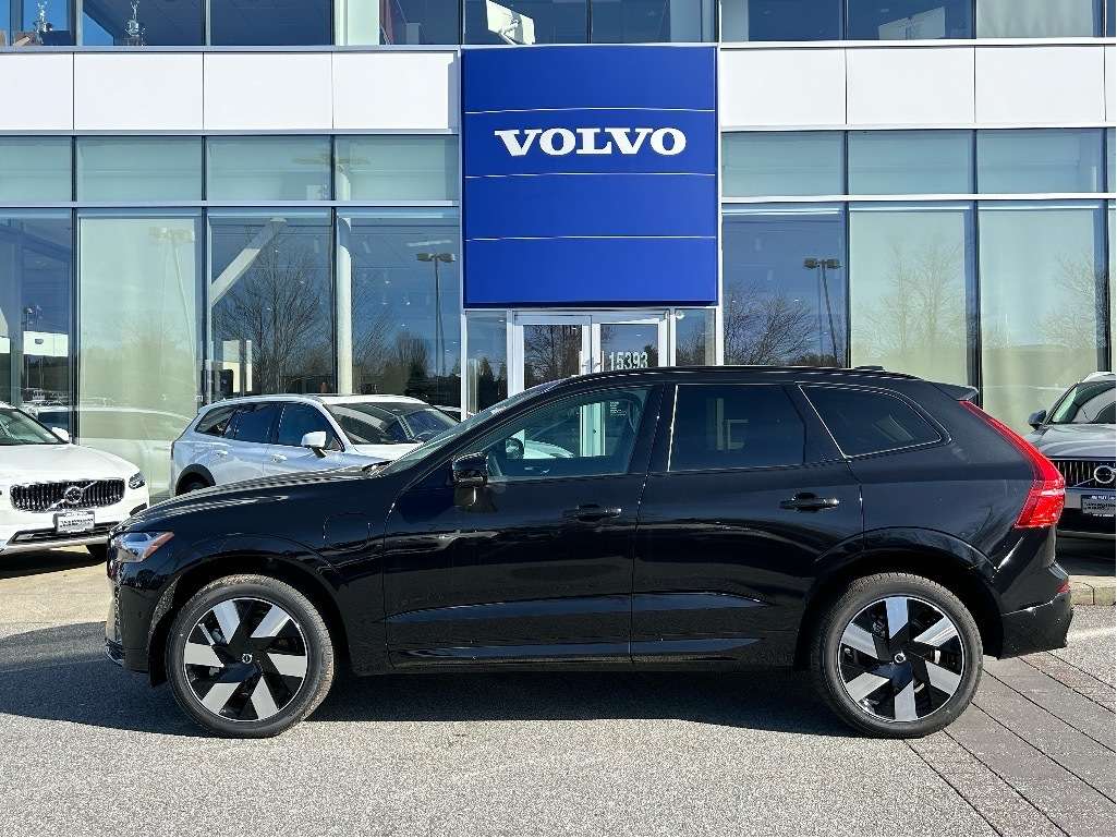 2024 Volvo XC60 T8 eAWD PHEV Plus Dark Theme alt 2