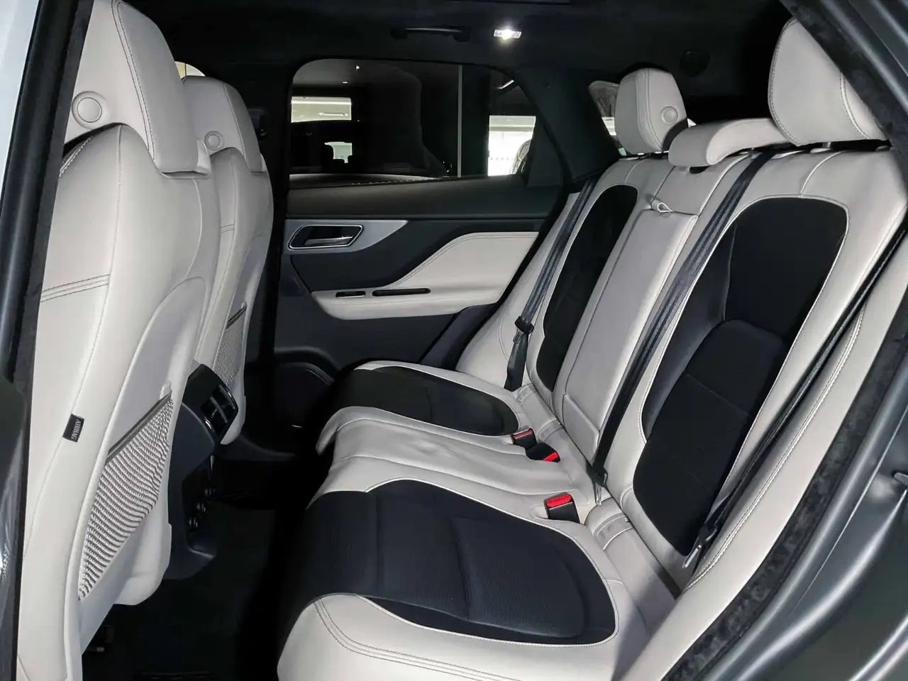 Jaguar F-Pace снимка Jaguar F-Pace