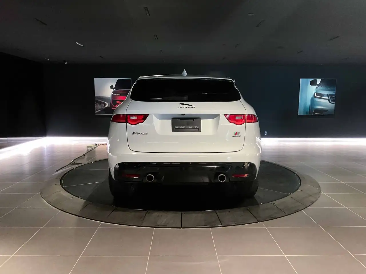 Jaguar F-Pace снимка Jaguar F-Pace