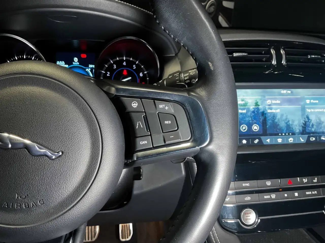 Jaguar F-Pace снимка Jaguar F-Pace