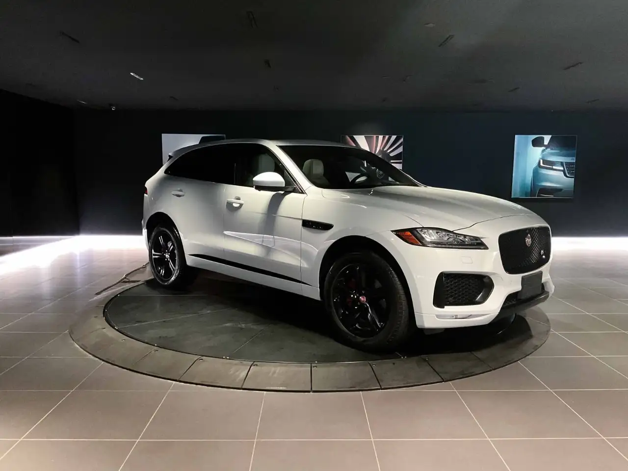 Jaguar F-Pace снимка Jaguar F-Pace
