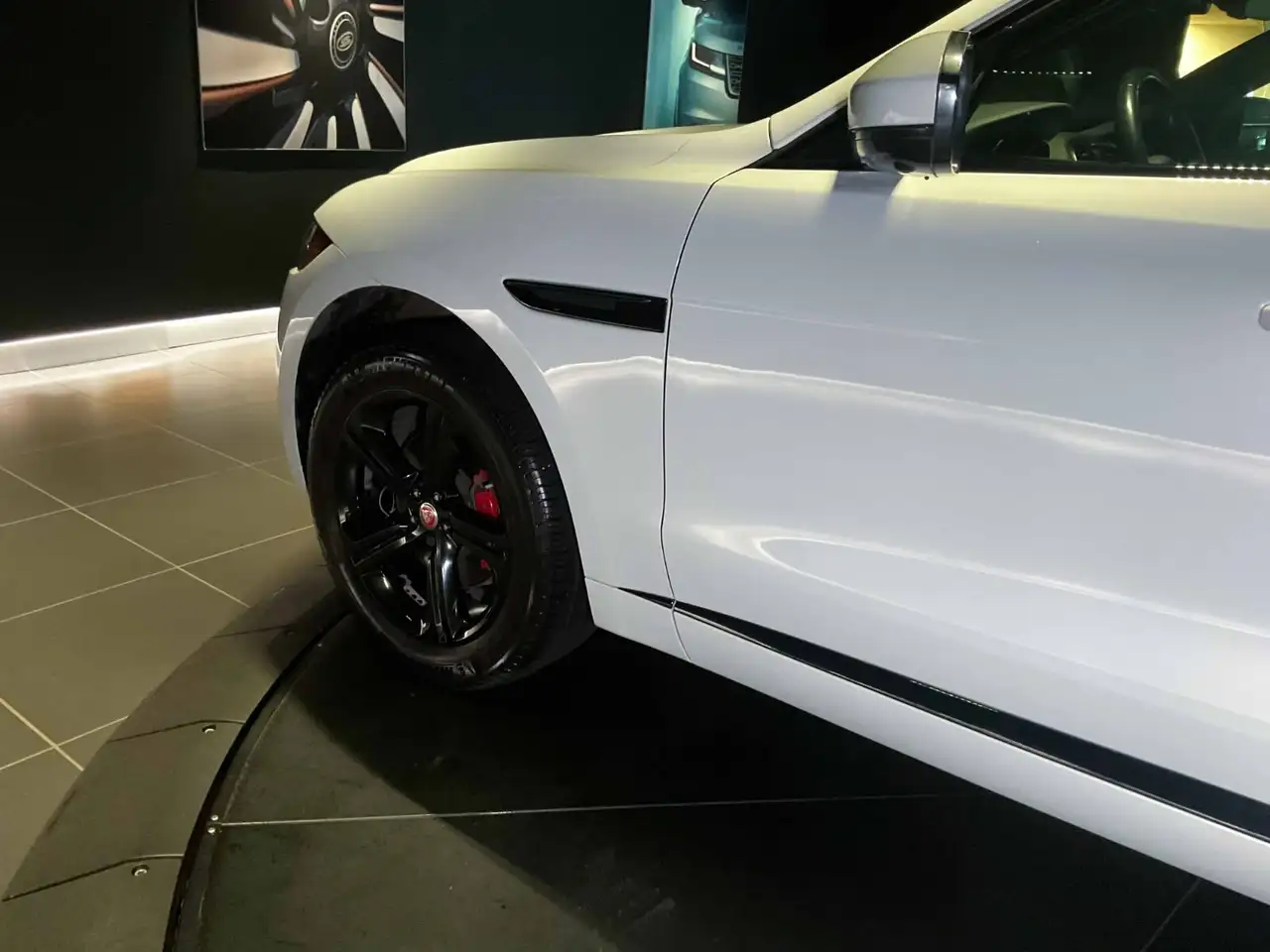 Jaguar F-Pace снимка Jaguar F-Pace
